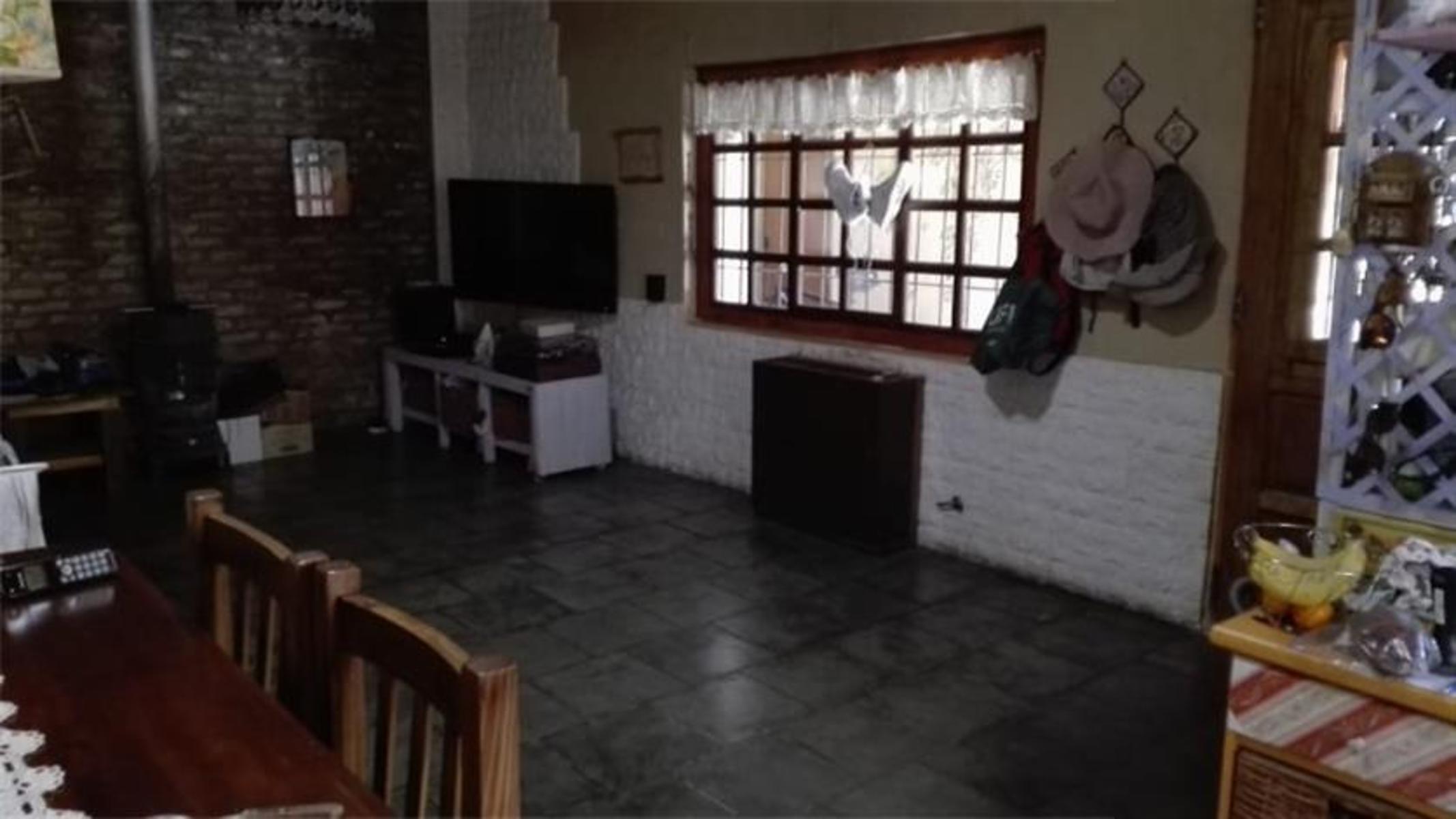 CASA EN VILLA TESEI CON PILETA S/LOTE 10X40 — foto 2