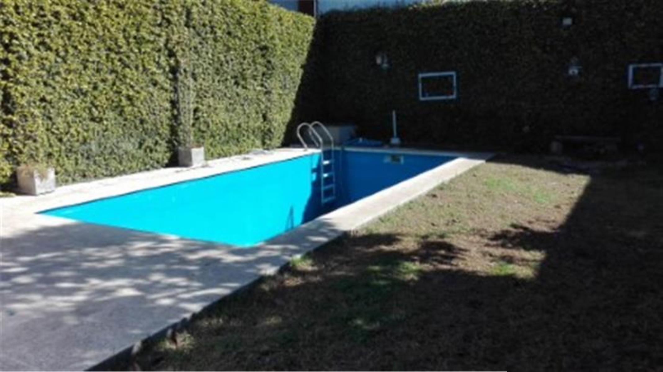 CASA EN VILLA TESEI CON PILETA S/LOTE 10X40 — foto 4