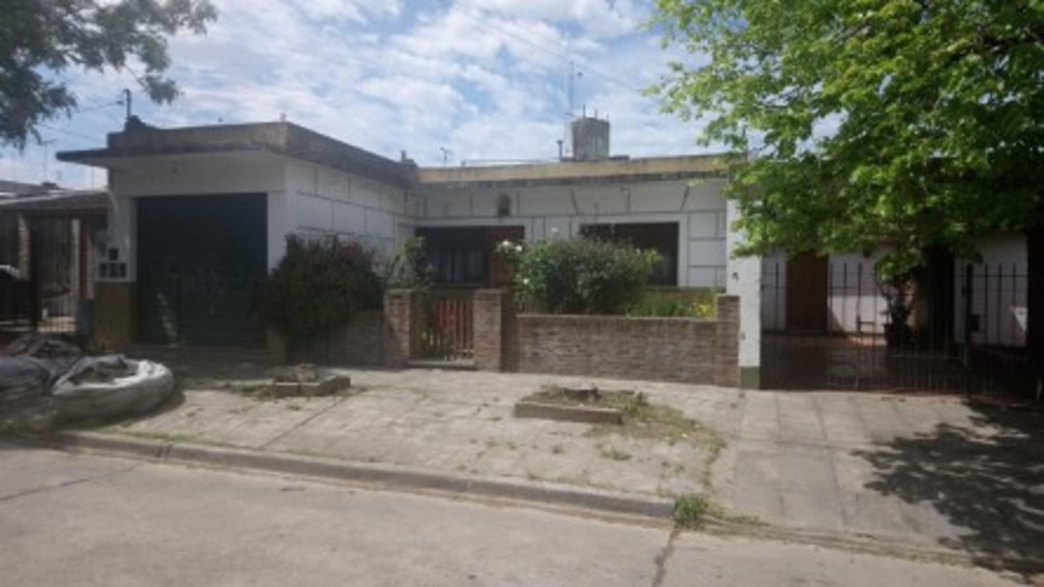 Casa 3 Ambientes y Jardín