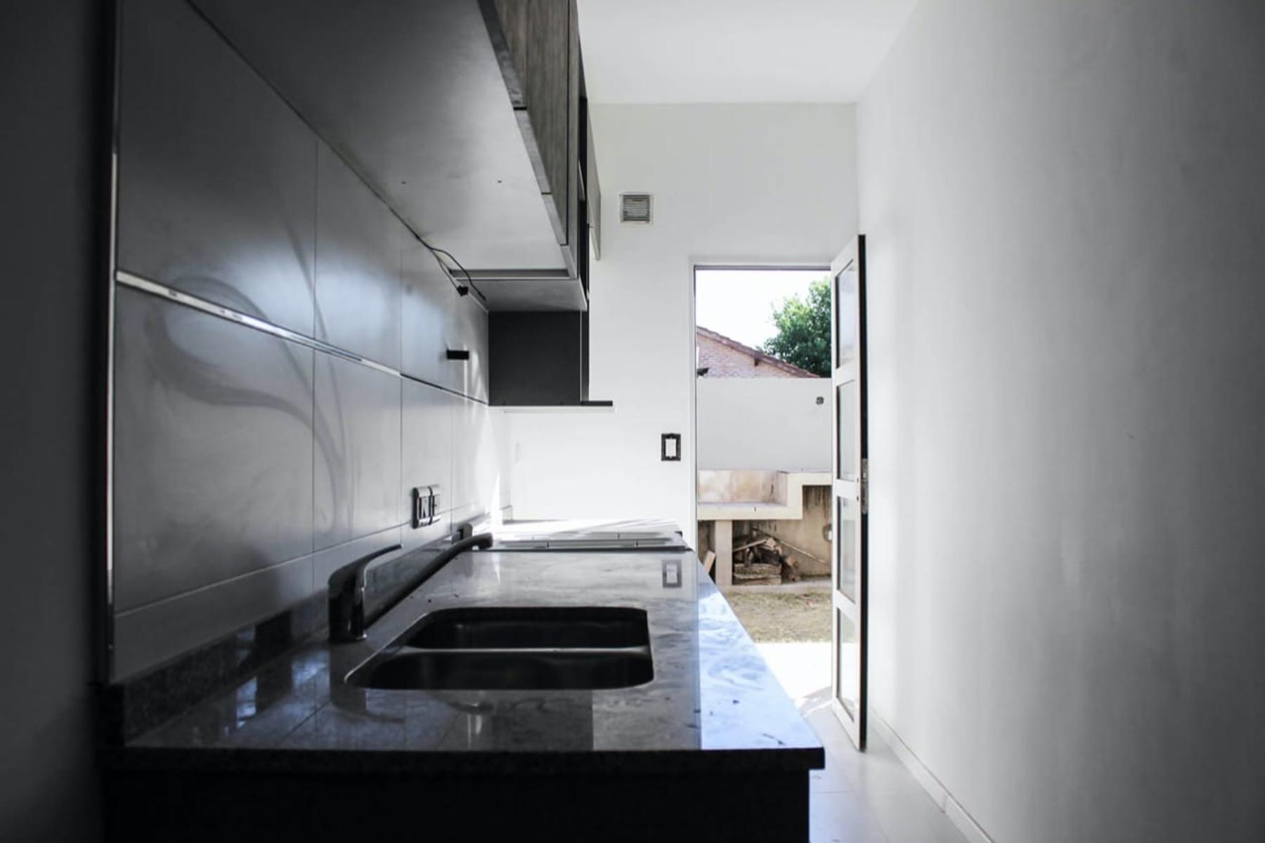 Casa a estrenar en una planta A 4 cuadras de la estacion de San Antonio de Padua — foto 7