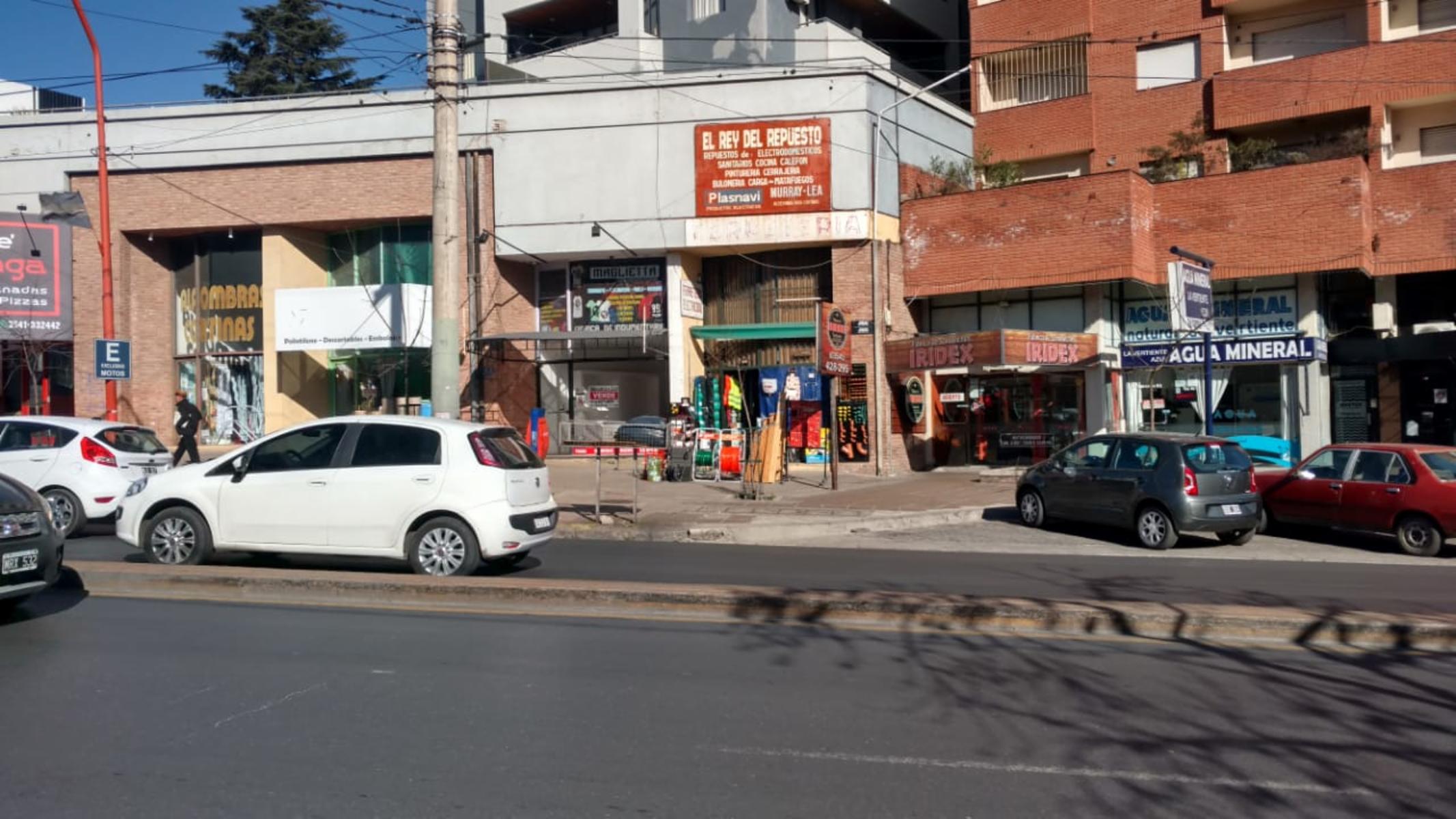 Local centrico sobre Avenida Carcano - 3