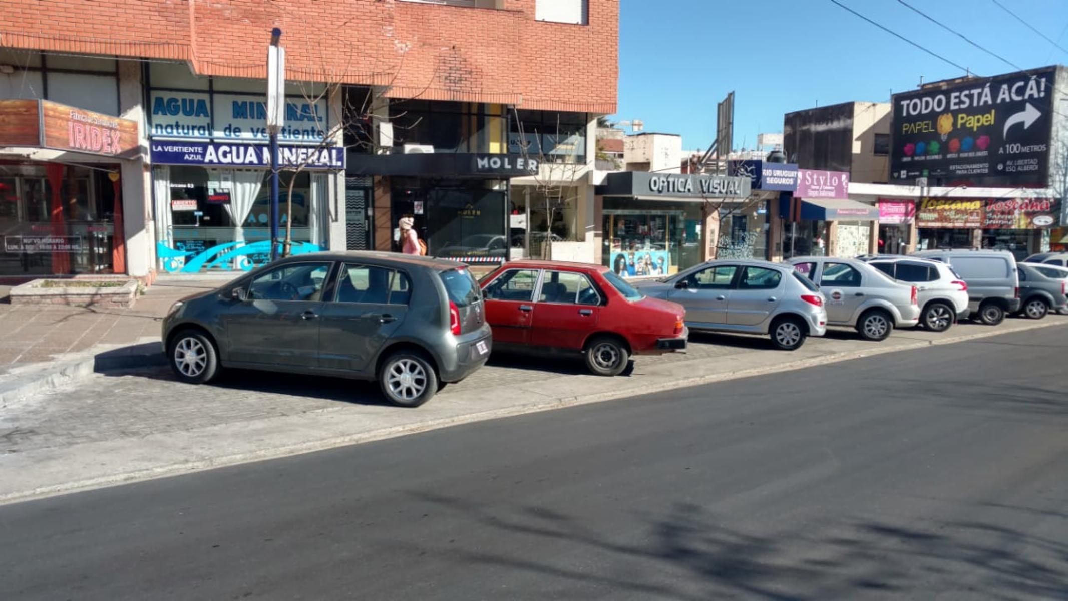 Local centrico sobre Avenida Carcano - 10