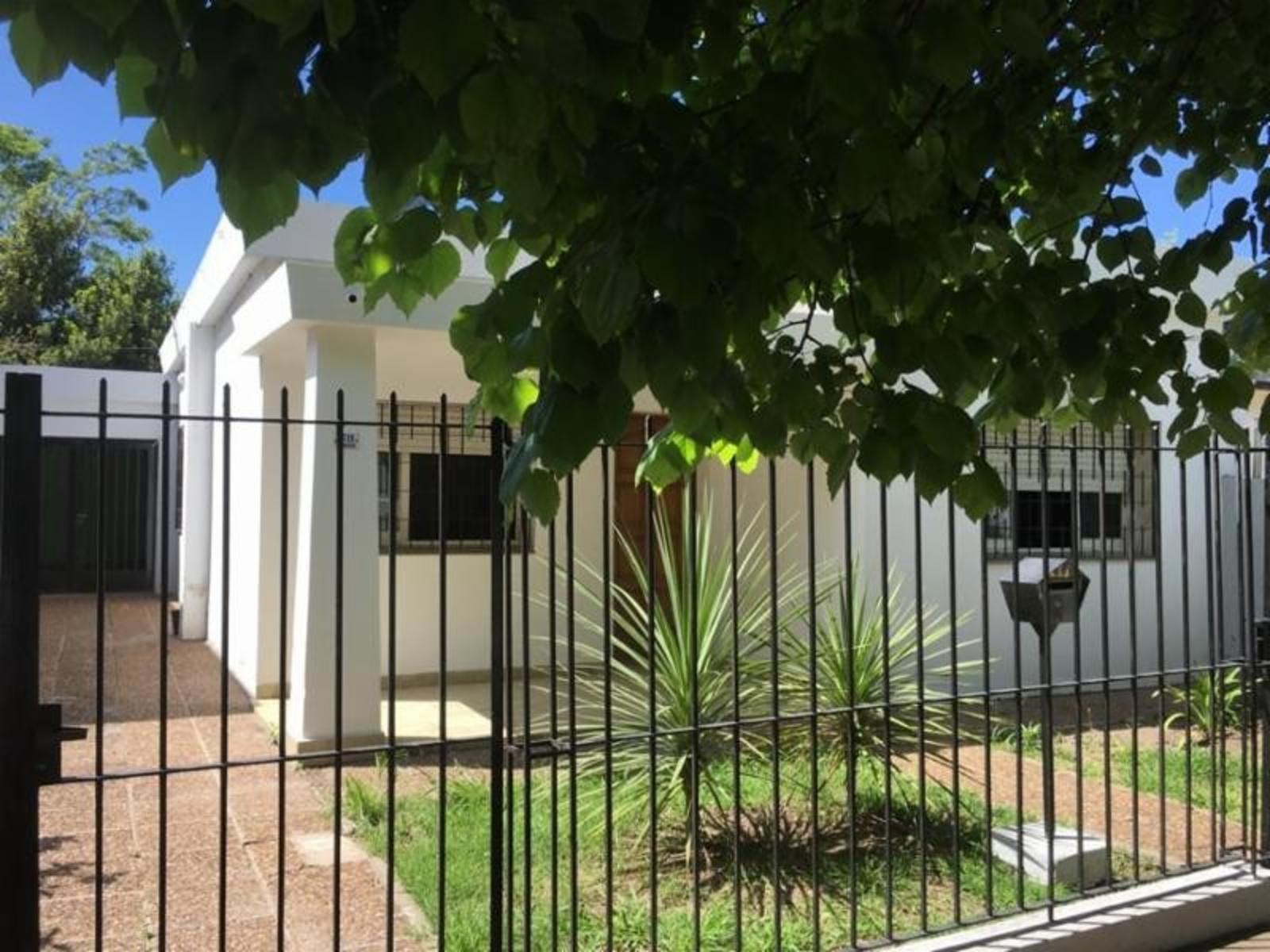 (Cód. A 119) Casa sobre lote de 10x44, U$D 120.000 Lote en el centro de Marcos Paz