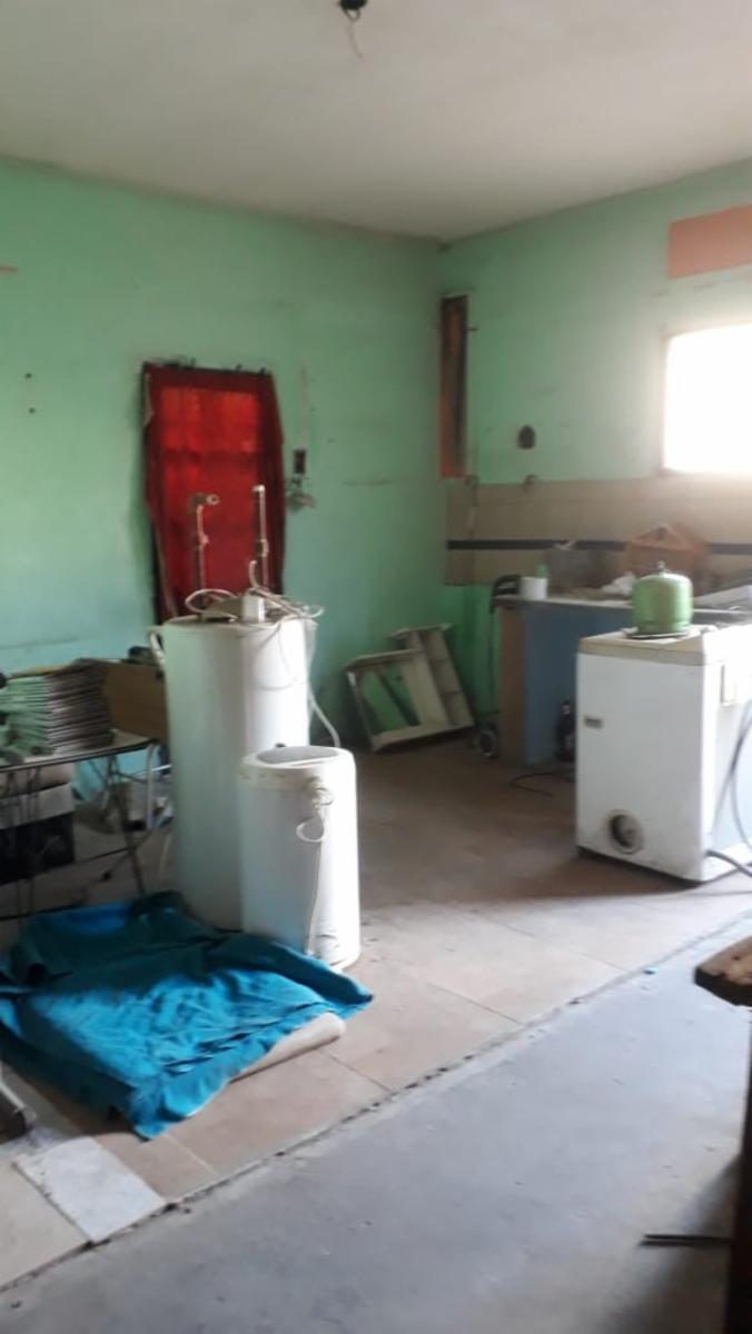 Dos casas y Local en Villa Luzuriaga — foto 9