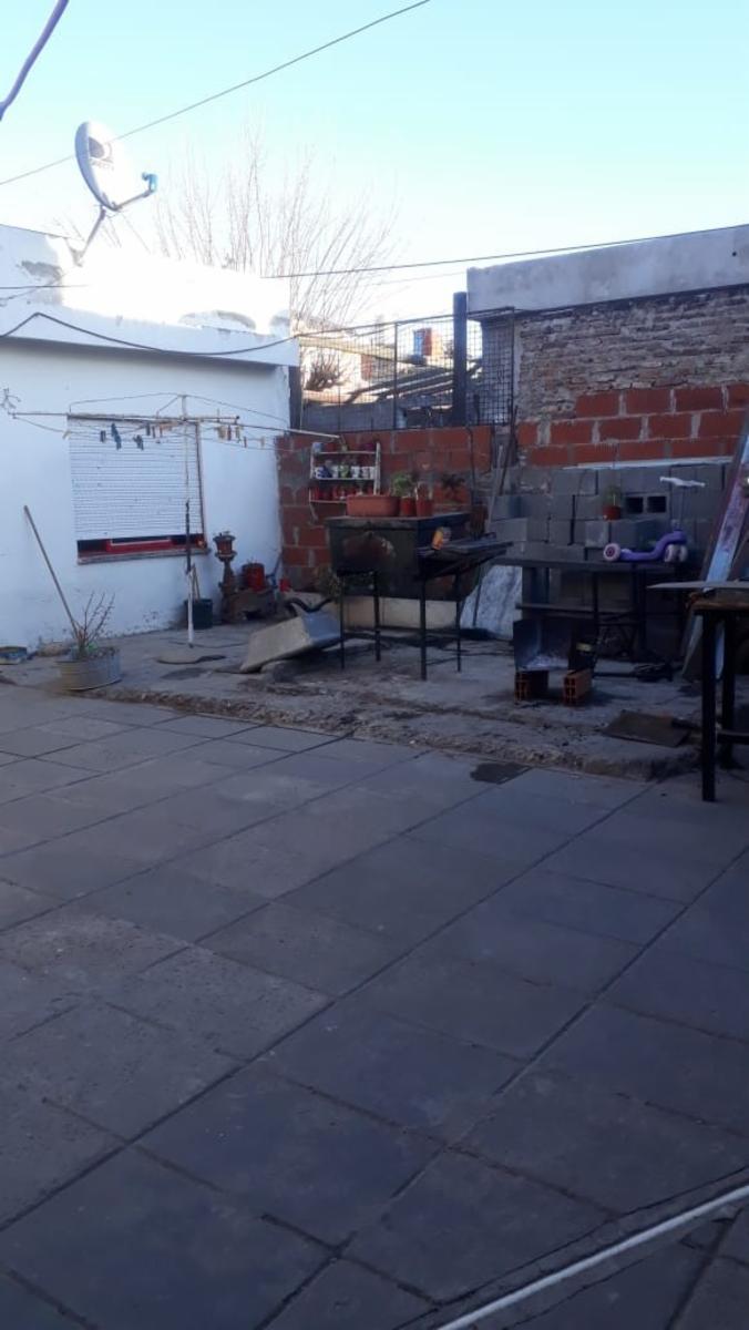 Dos casas y Local en Villa Luzuriaga — foto 11