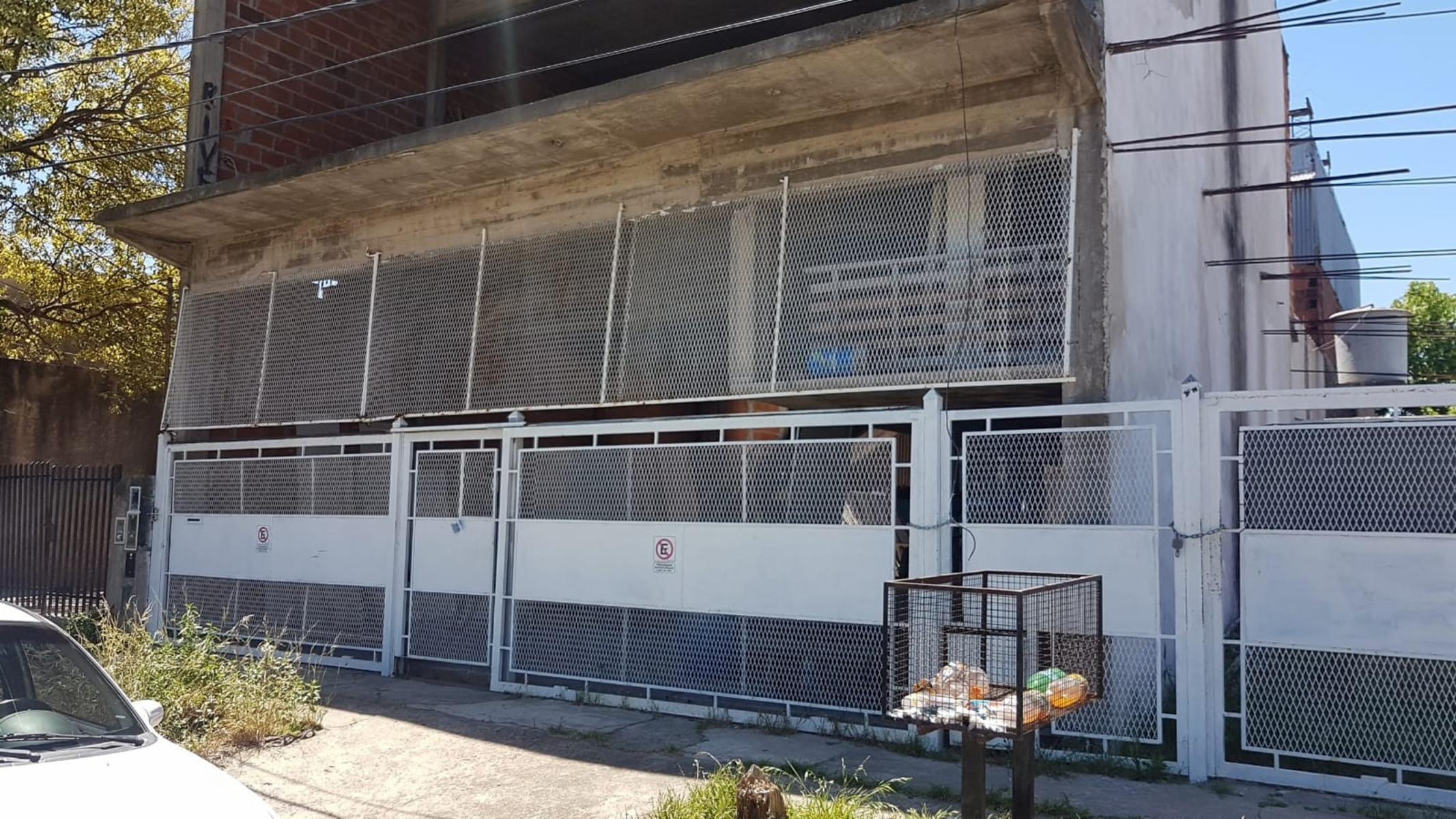 Local de 275 m2 en Ituzaingó
