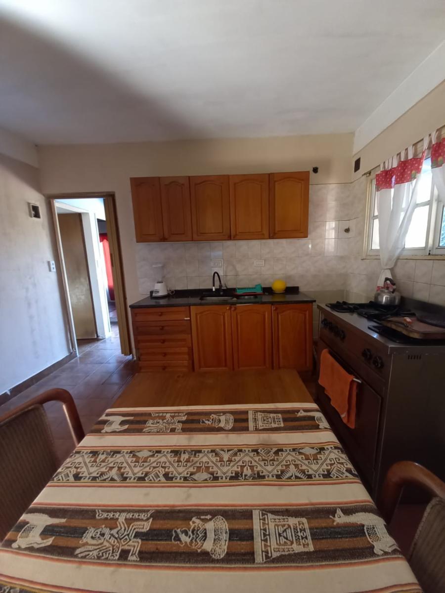 Casa de dos plantas sobre lote 247m2. Udaondo — foto 3