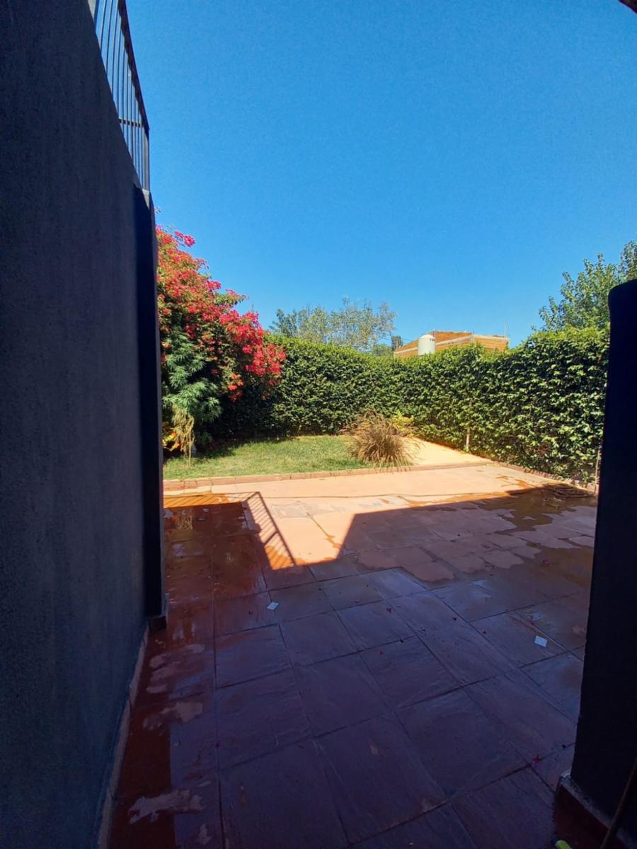 Casa de dos plantas sobre lote 247m2. Udaondo — foto 8