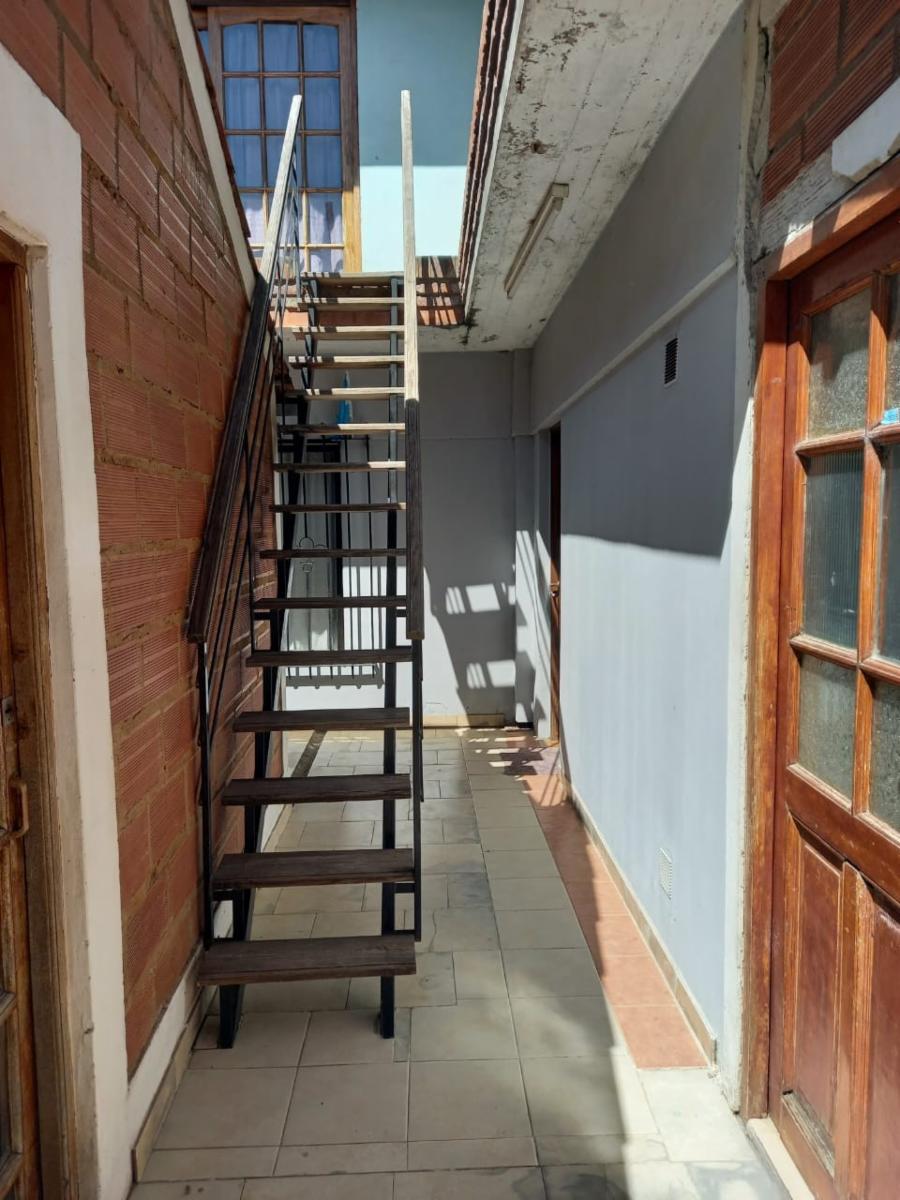 Casa de dos plantas sobre lote 247m2. Udaondo — foto 9