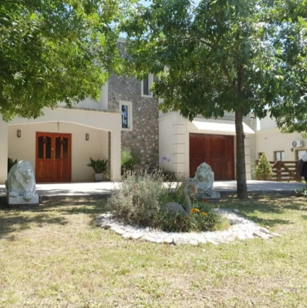 En venta Casa de 6 ambientes Barrio Privado en Gral. Rodríguez