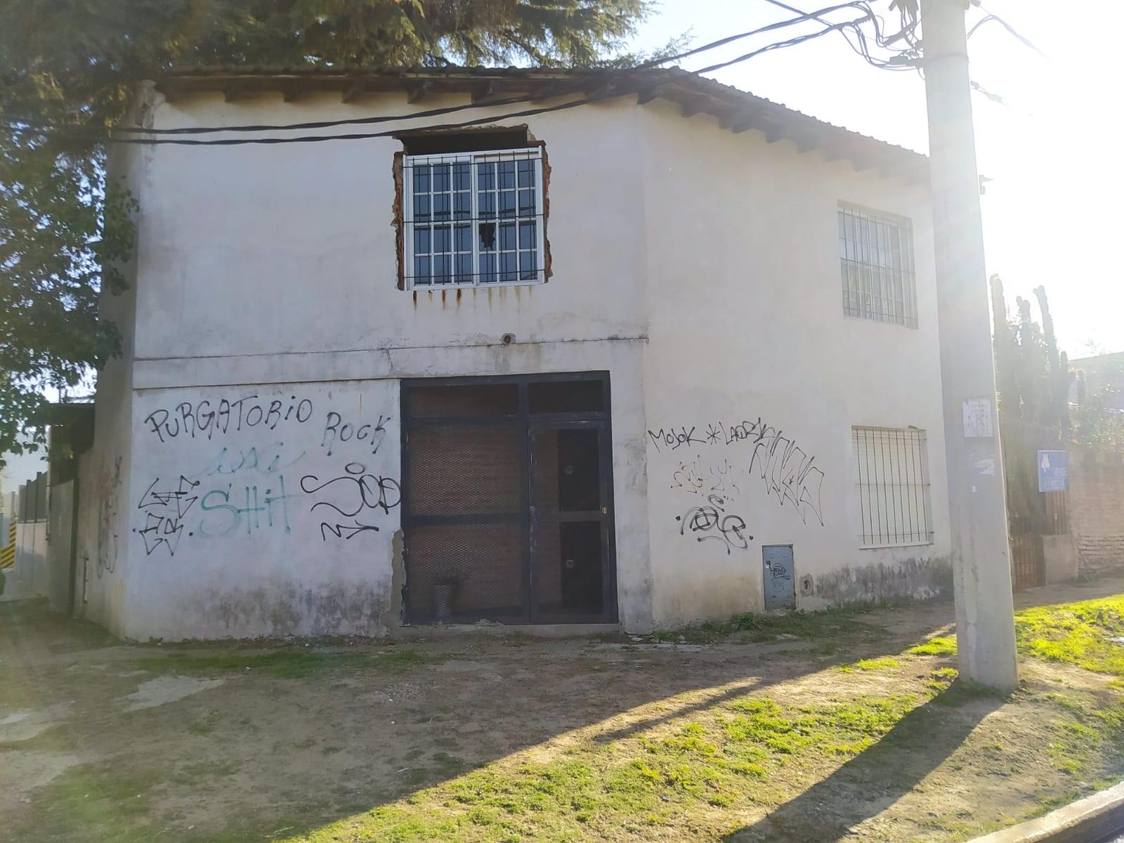 En venta Casa a refaccionar + Depto. en Ituzaingó Norte