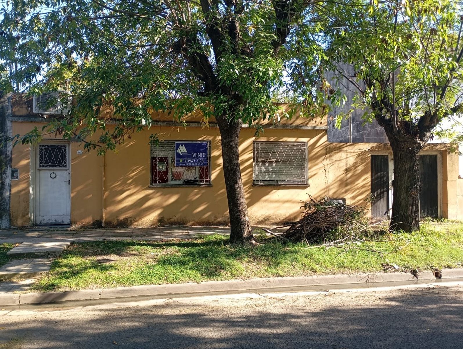 Casa a refaccionar de 4 ambientes en Hurlingham