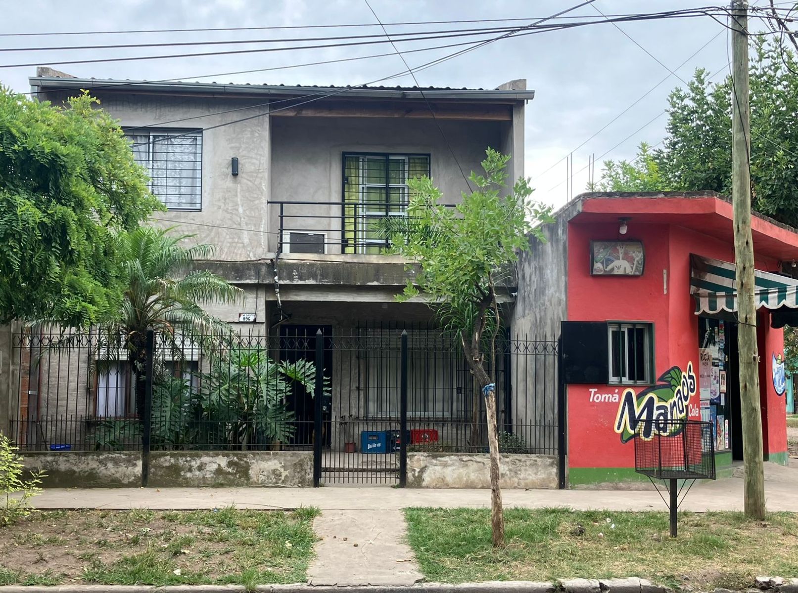 Casa de 3 ambientas + Local comercial, Merlo