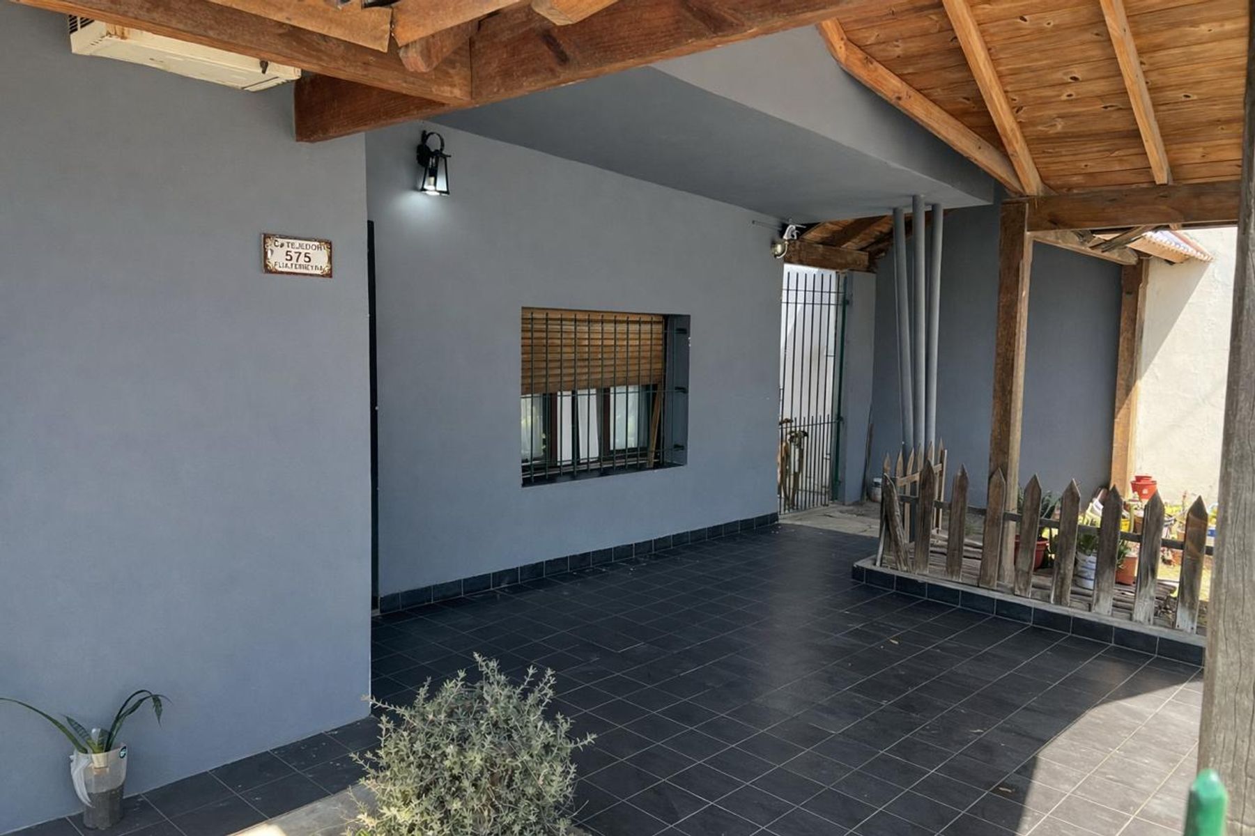 2 Casas de tres ambientes cada una, Merlo