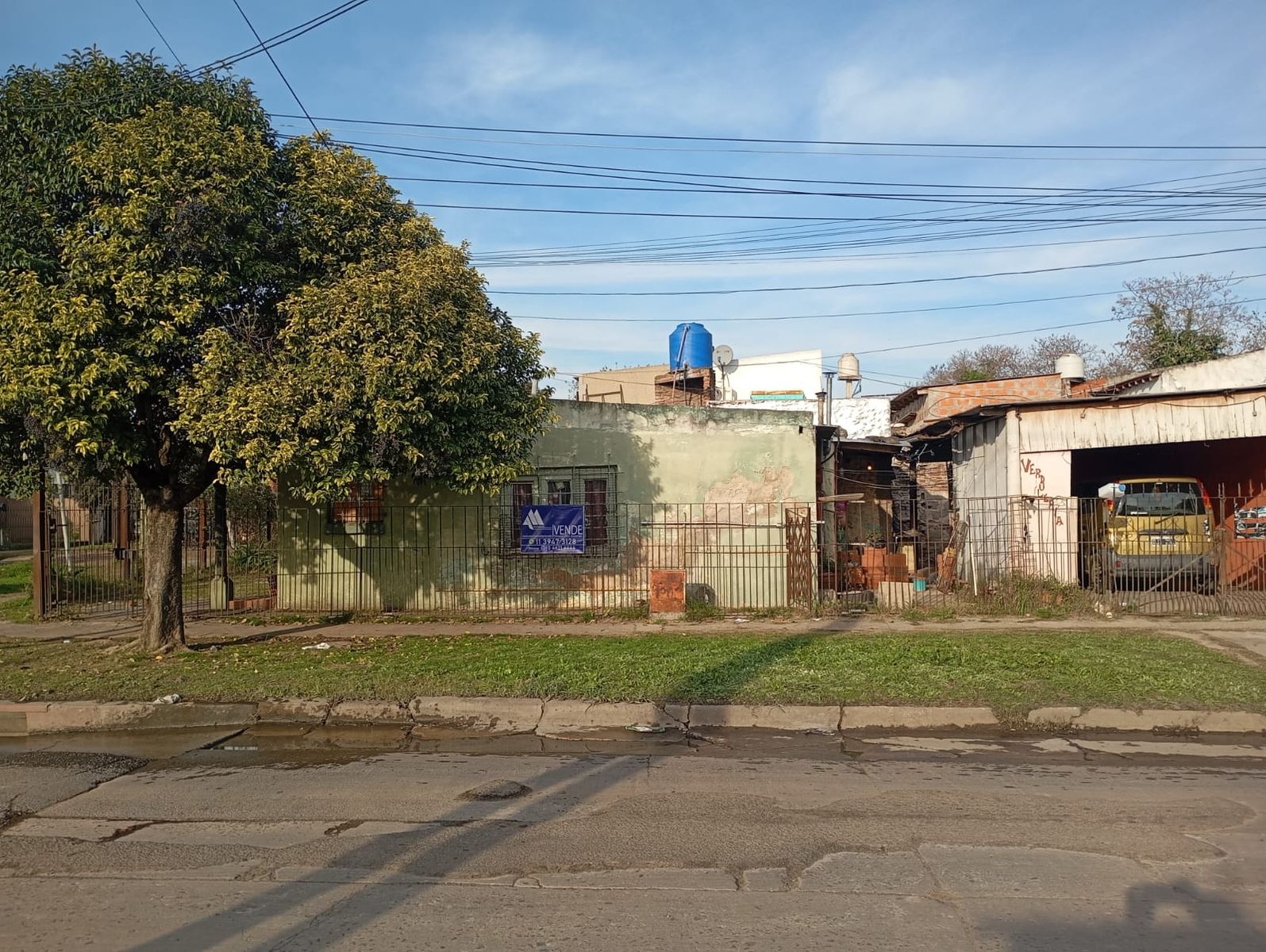 Casa a refaccionar de 4 ambientes en Merlo - 2