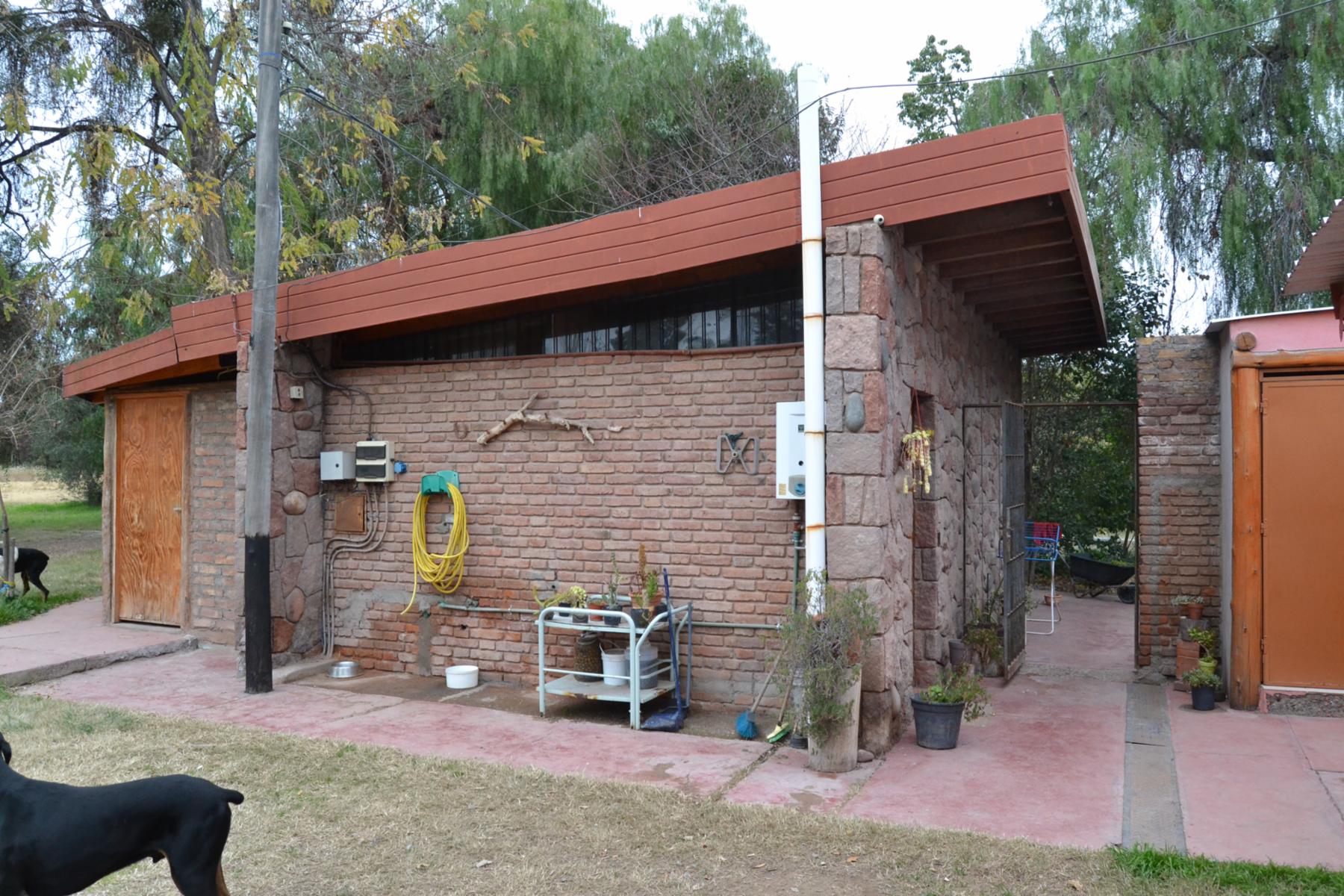 Excelente oportunidad Casa hermosa y pileta con terreno parquizado de 15.000 m2 en el &quotCristo Blanco&quot de Maipu. — foto 7