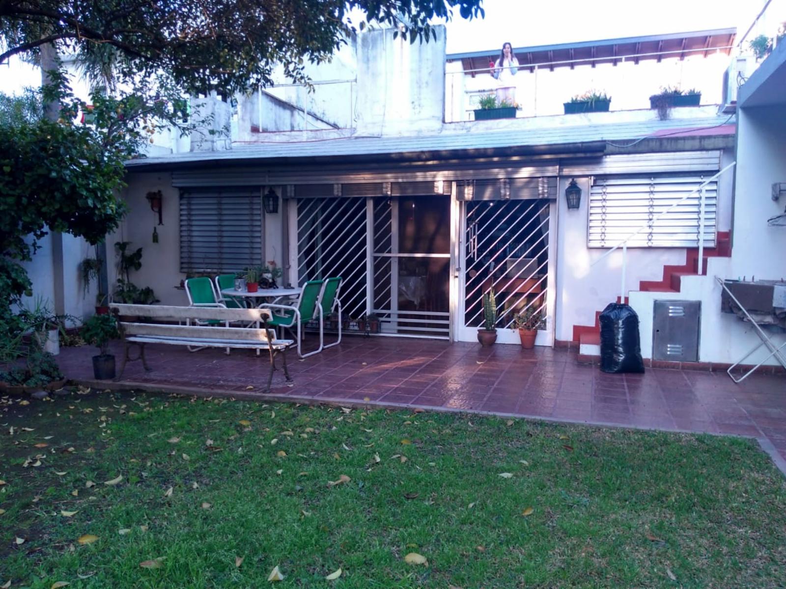 Excelente casa sobre lote propio en Moron, a metros de Av. Rivadavia — foto 2