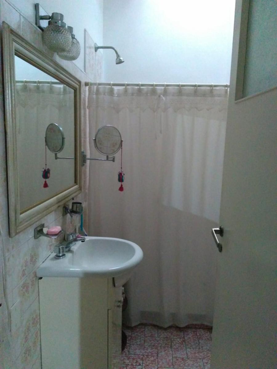 Excelente casa sobre lote propio en Moron, a metros de Av. Rivadavia — foto 4