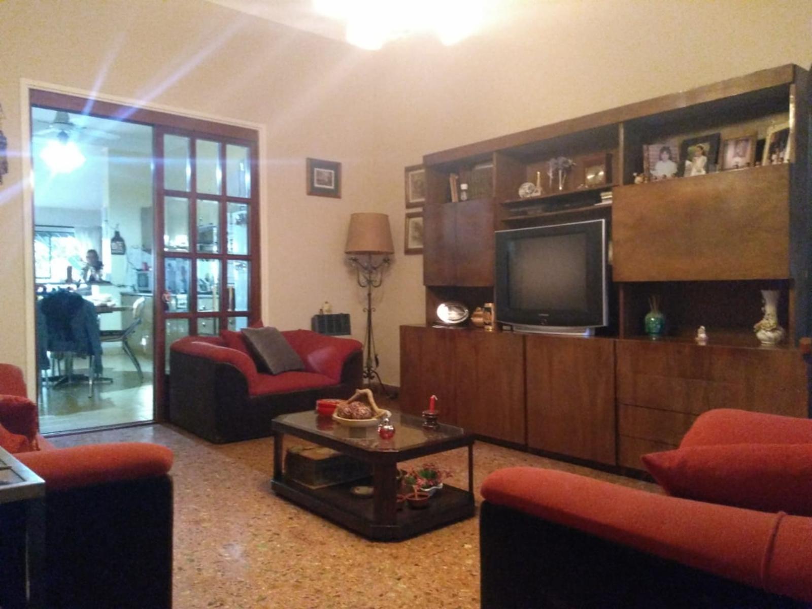 Excelente casa sobre lote propio en Moron, a metros de Av. Rivadavia — foto 10