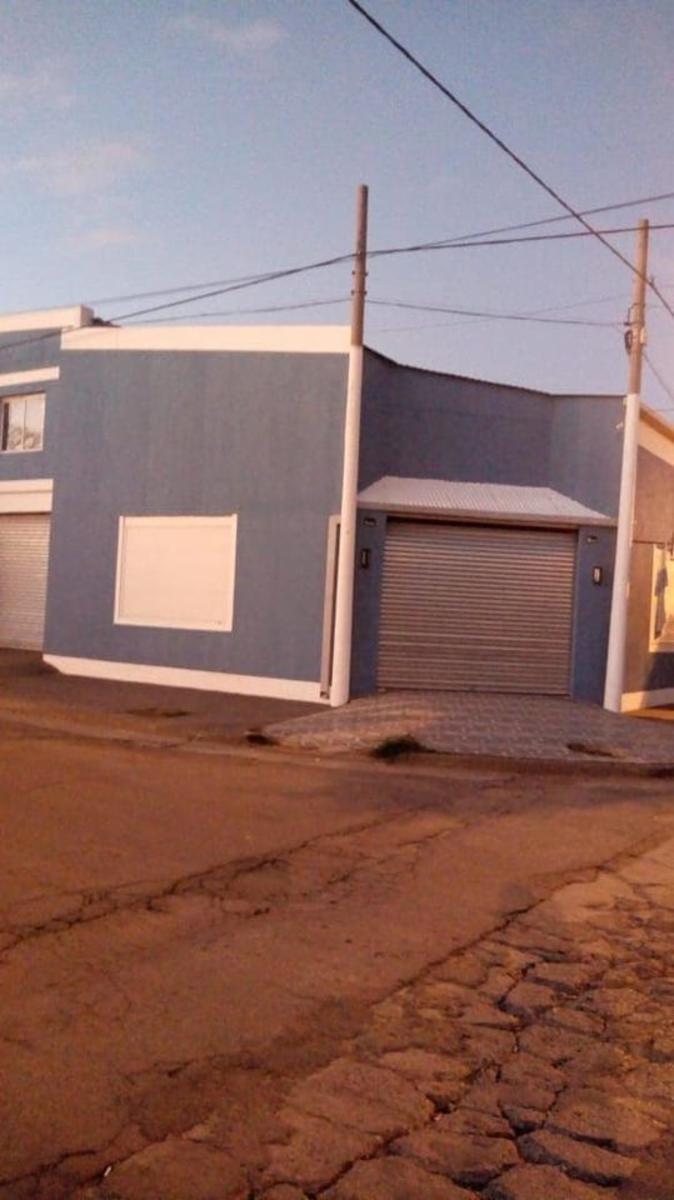 Gran Salón comercial en Coronel Dorrego - 2