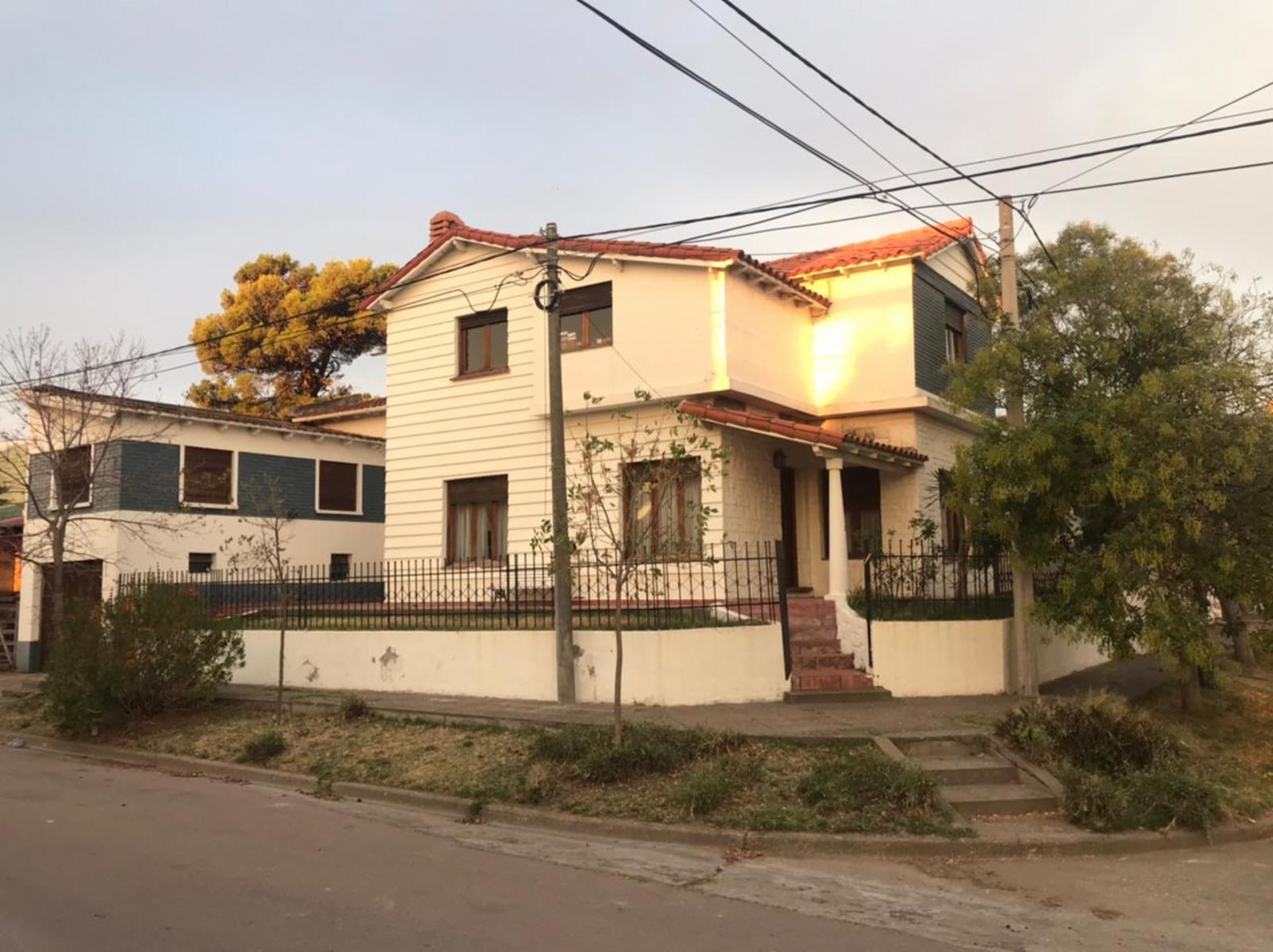 Imponente casa a metros del mar.