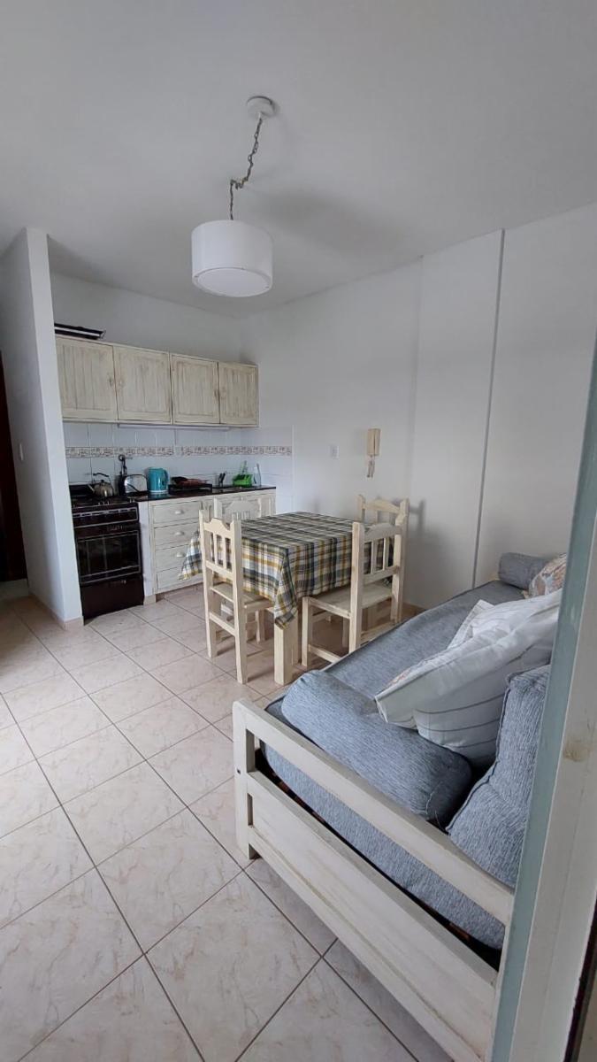 Hermoso departamento a 100 metros del mar, y una cuadra de peatonal Dufaur. - 8