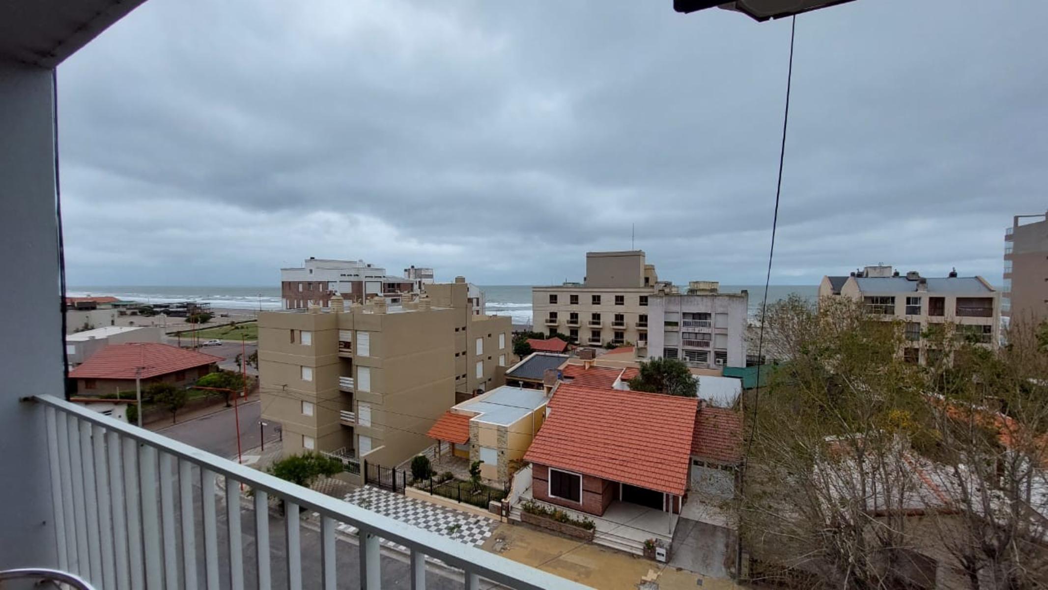 Hermoso departamento a 100 metros del mar, y una cuadra de peatonal Dufaur. - 11