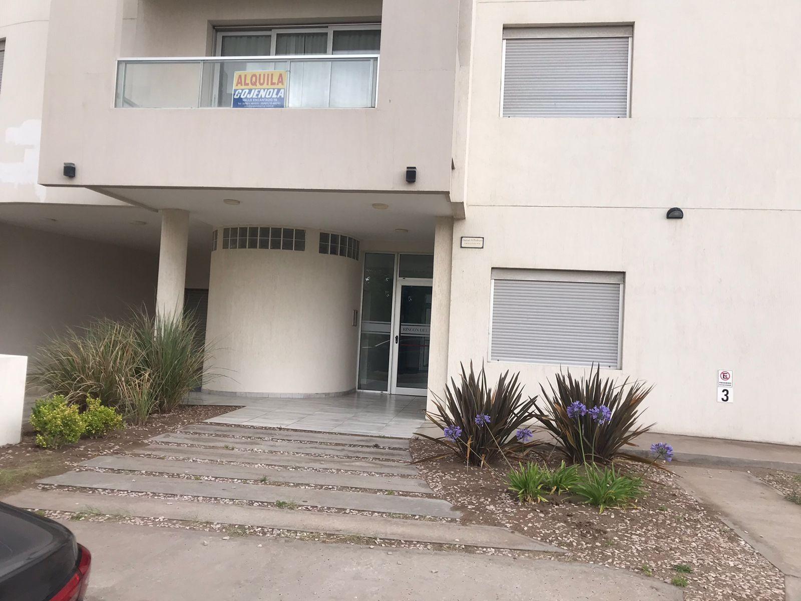 Departamento en Aldea del Este, a una cuadra del mar. - 2