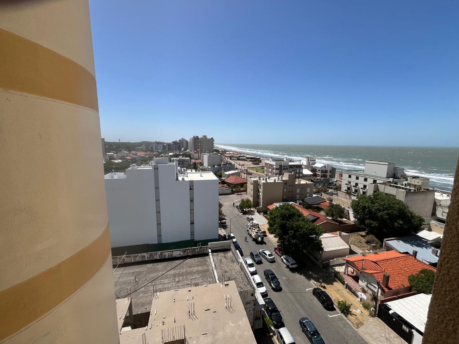 Departamento en pleno centro y a una cuadra del mar, para 6 personas. - 2
