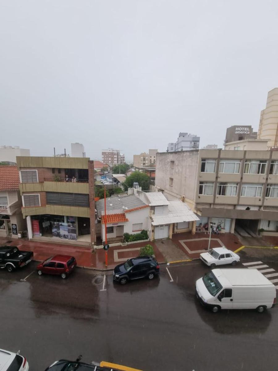 Departamento en pleno centro a dos cuadras del mar - 3