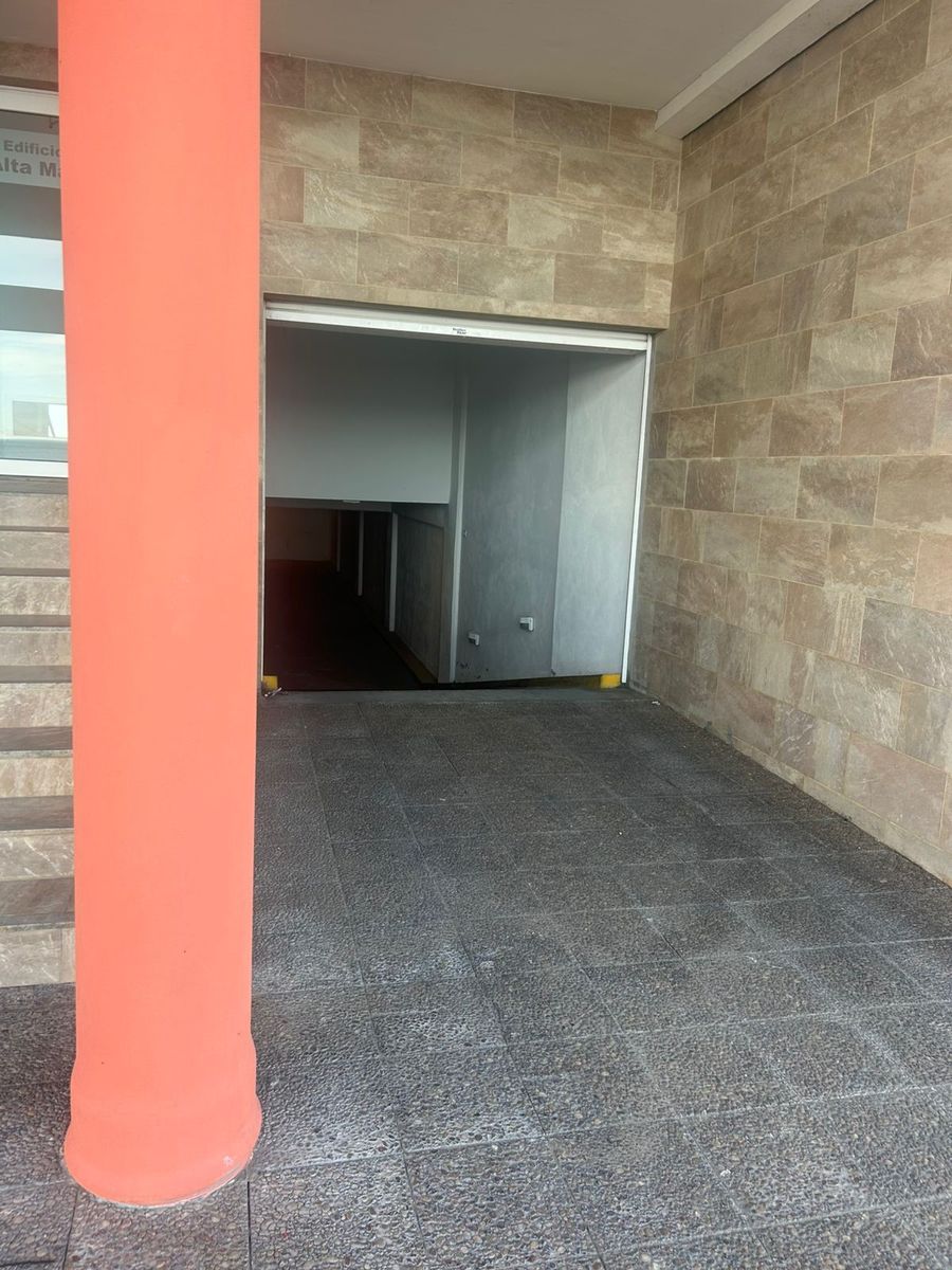 Semipiso frente al mar , a dos cuadras de la peatonal. - 19