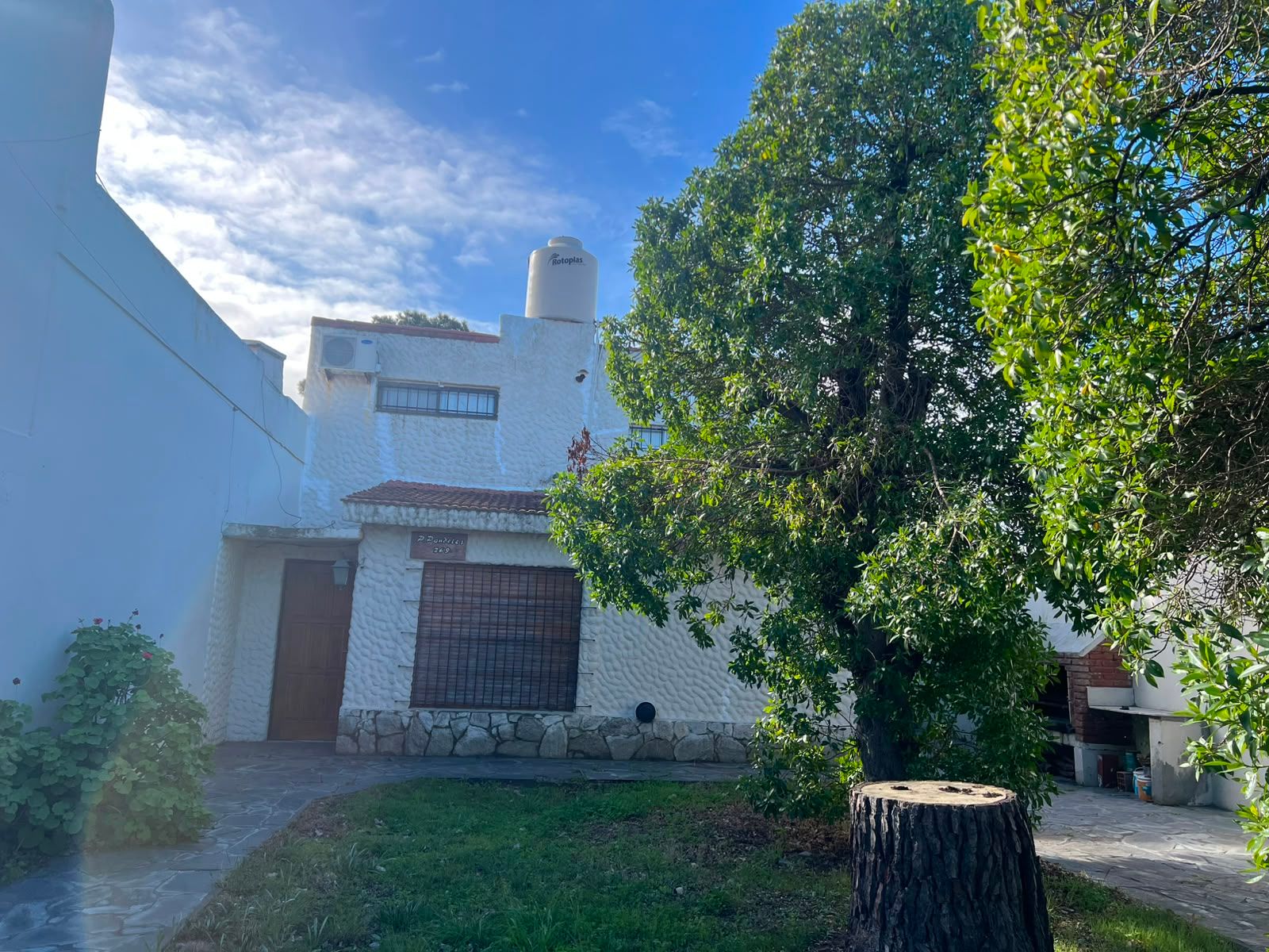 Casa en venta frente al casino. - 1