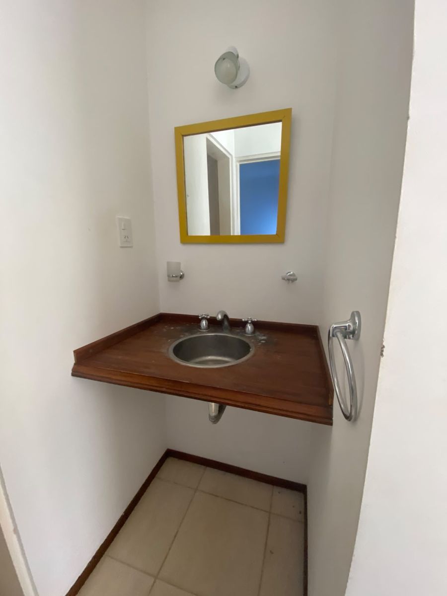 Casa de un dormitorio en barrio Parque Dufaur. — foto 9