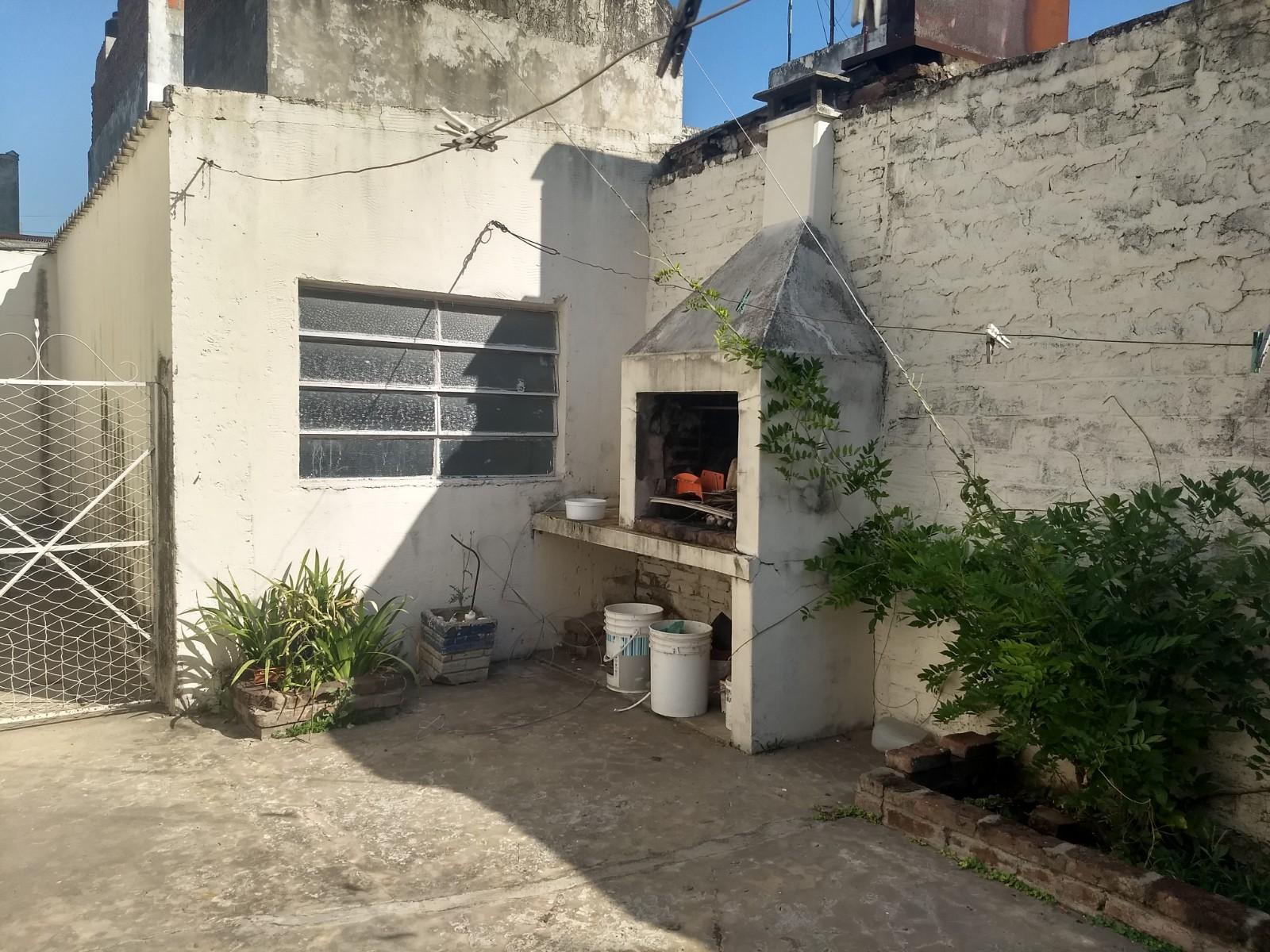 CASA 3 AMBIENTES CON PATIO