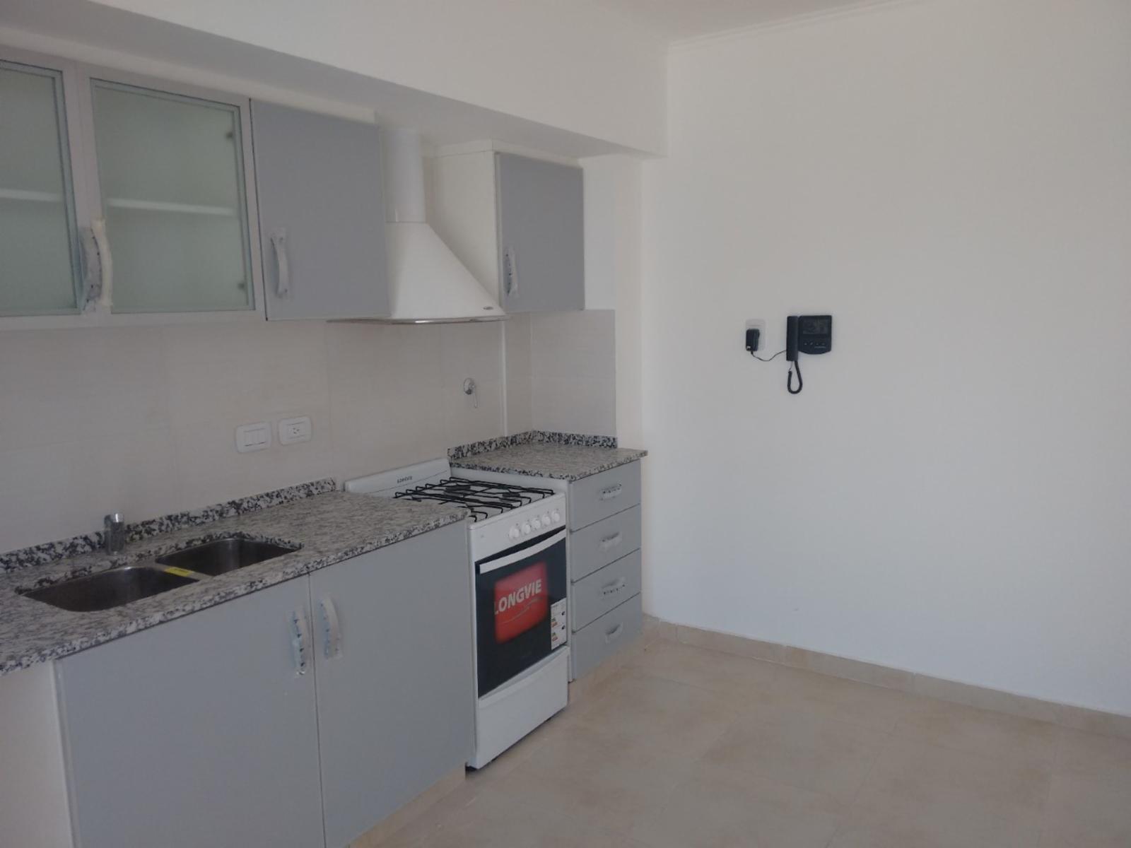 1 AMB.AL FRENTE CON BALCON A ESTRENAR PAEZ AL 2100. FLORES — foto 2