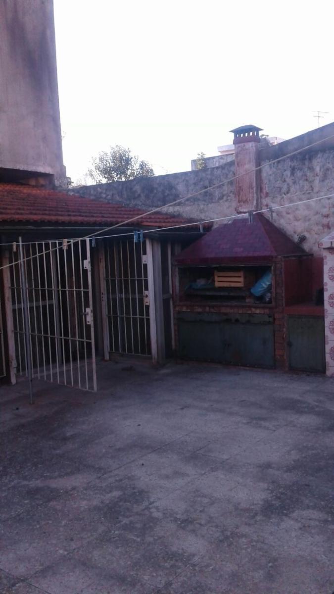 CASA DE 6 AMB. LOTE PROPIO FRANCO AL 3400 V. DEVOTO - 28
