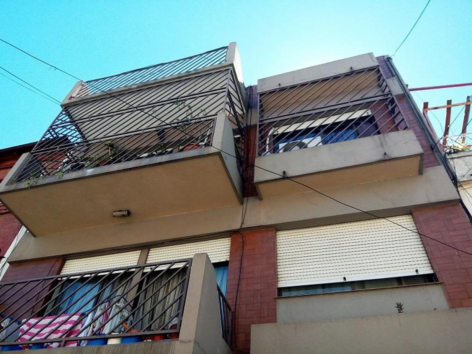 EXCELENTE PH 3 AMBIENTES AMPLIOS CON BALCÓN , APTO CRÉDITO. — foto 3