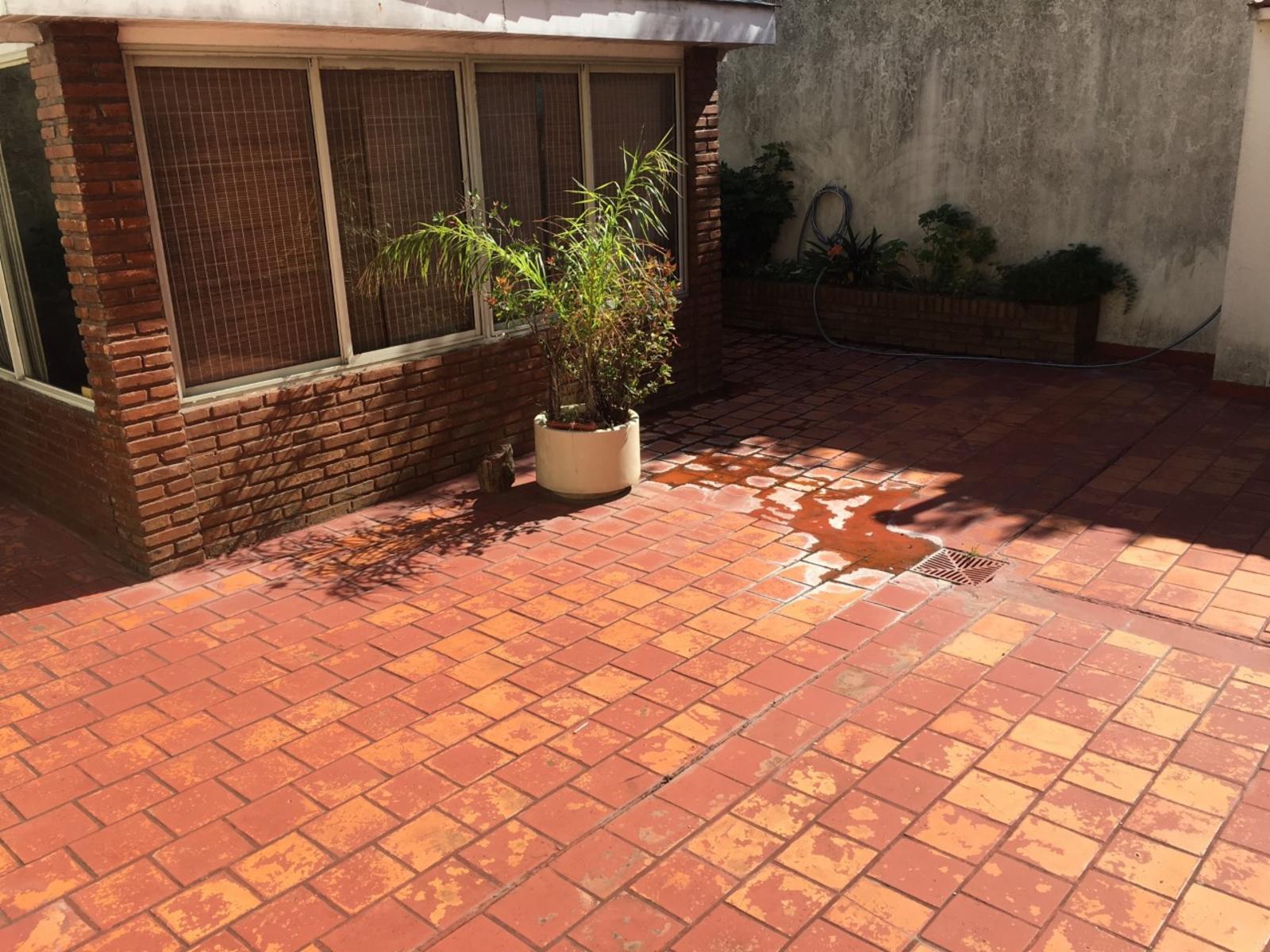 DEPARTAMENTO DE 3 AMBIENTES CON COCHERA , FLORES — foto 2