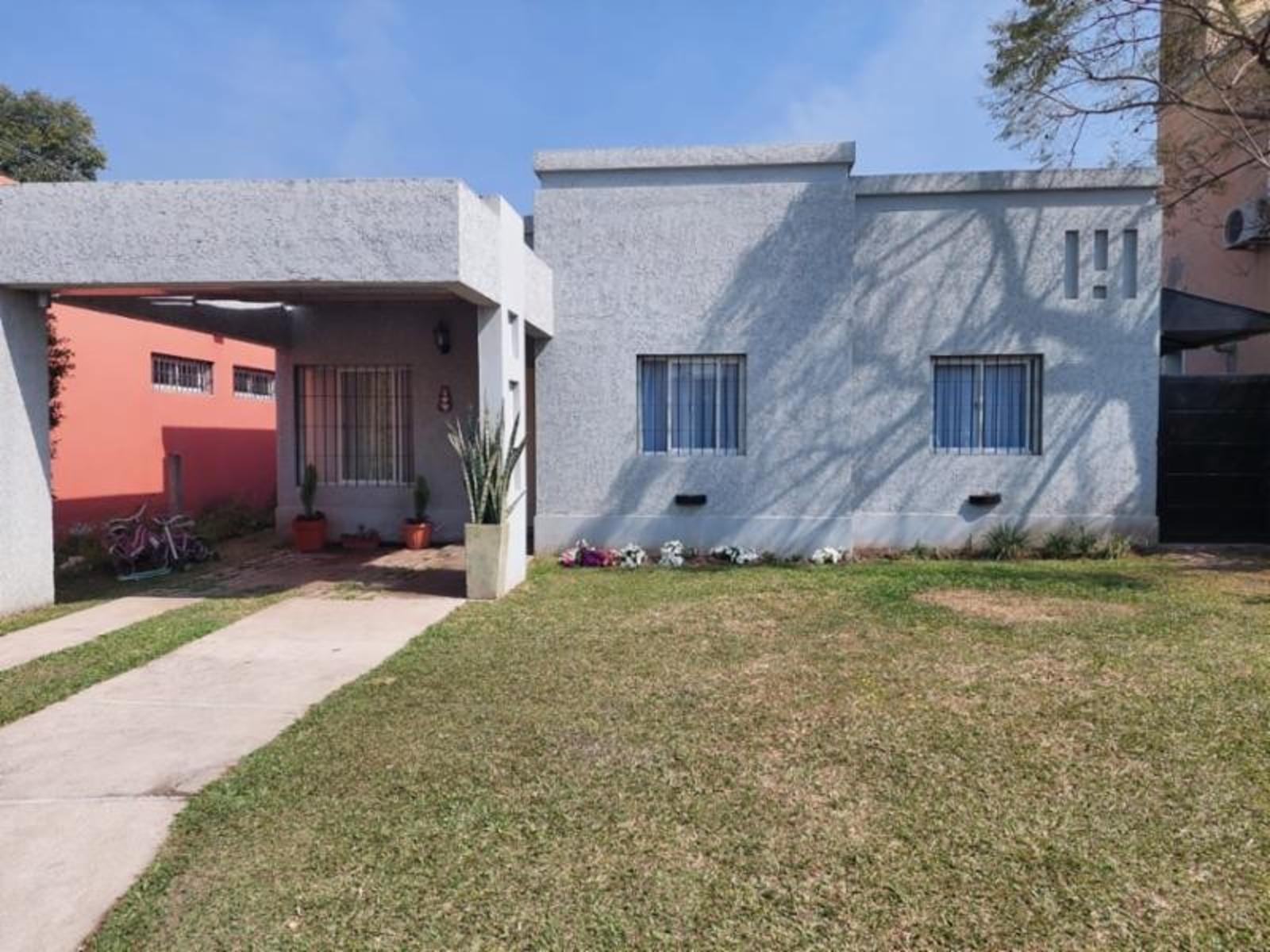 Casa 3 dormitorios en Barrio cerrado la Cañadita