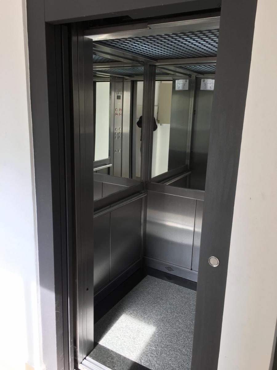 VENTA IMPECABLE DOS AMBIENTES 4to PISO AL CONTRA FRENTE CON COCHERA DESCUBIERTA. SUCRE 370 MORÓN SUR EDIFICIO CON SISTEMA DECÁMARAS DE SEGURIDAD 24HS — foto 4