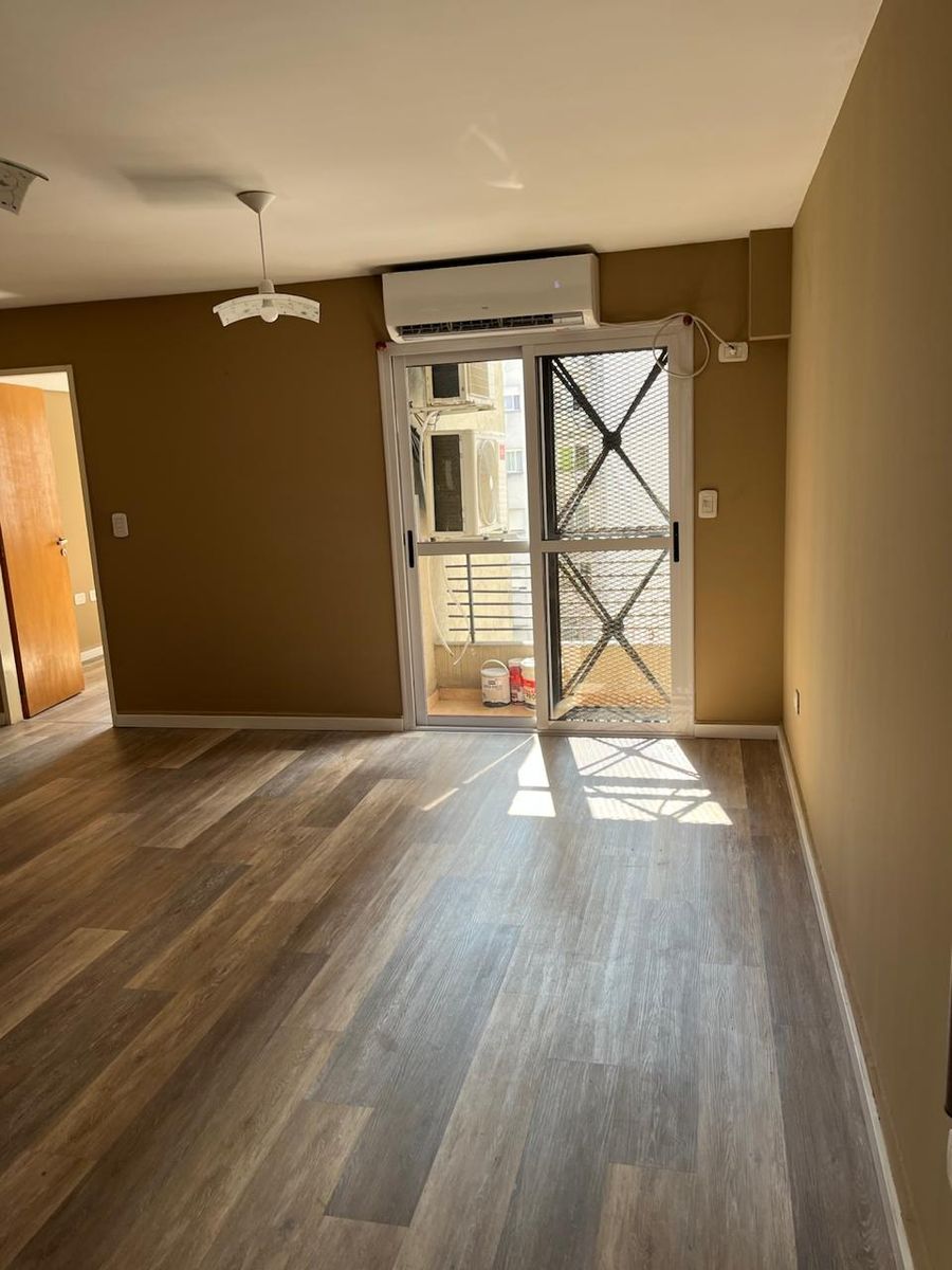 VENTA IMPECABLE DOS AMBIENTES 4to PISO AL CONTRA FRENTE CON COCHERA DESCUBIERTA. SUCRE 370 MORÓN SUR EDIFICIO CON SISTEMA DECÁMARAS DE SEGURIDAD 24HS — foto 6