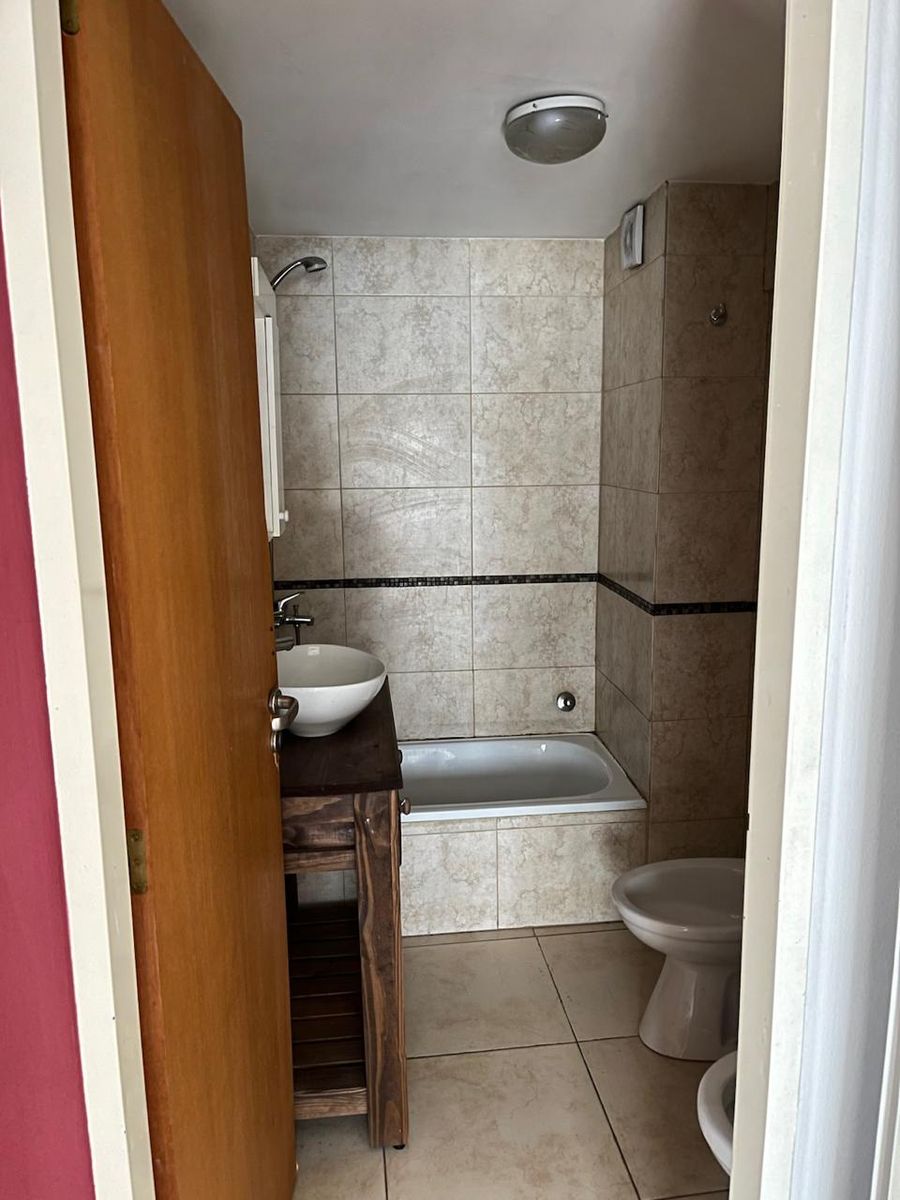 VENTA IMPECABLE DOS AMBIENTES 4to PISO AL CONTRA FRENTE CON COCHERA DESCUBIERTA. SUCRE 370 MORÓN SUR EDIFICIO CON SISTEMA DECÁMARAS DE SEGURIDAD 24HS — foto 8