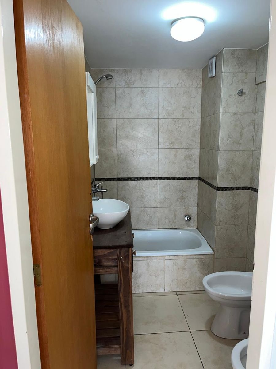 VENTA IMPECABLE DOS AMBIENTES 4to PISO AL CONTRA FRENTE CON COCHERA DESCUBIERTA. SUCRE 370 MORÓN SUR EDIFICIO CON SISTEMA DECÁMARAS DE SEGURIDAD 24HS — foto 10