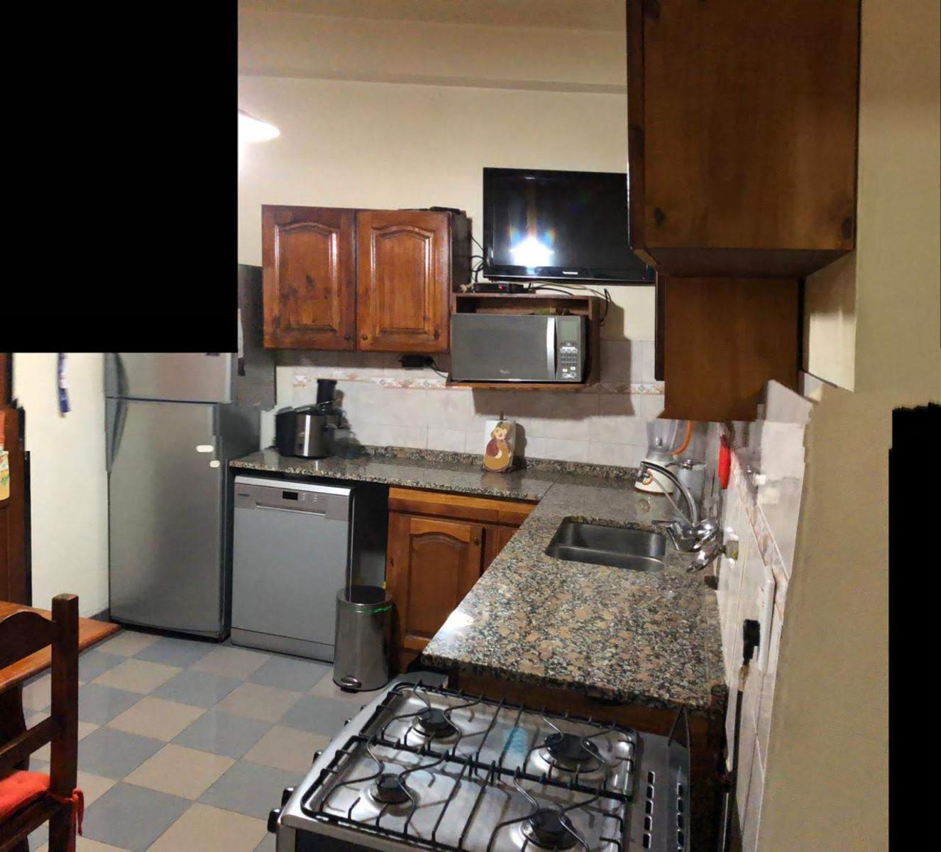 VENTA - EXCELENTE CASA - CASTELAR NORTE
