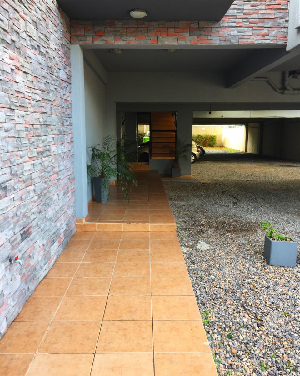 VENTA IMPECABLE MONOAMBIENTE C/ ENTREPISO Y COCHERA DESCUBIERTA. CALLE ECHAGÜE 32. A 50M DE AV. RIVADAVIA Y 500M DE ESTACIÓN MORÓN. — foto 3