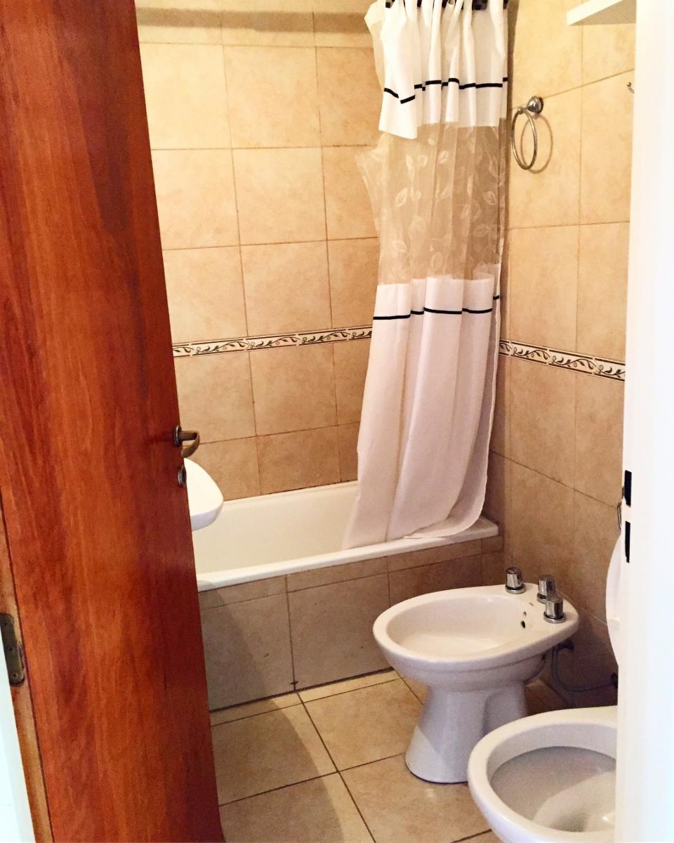 VENTA IMPECABLE MONOAMBIENTE C/ ENTREPISO Y COCHERA DESCUBIERTA. CALLE ECHAGÜE 32. A 50M DE AV. RIVADAVIA Y 500M DE ESTACIÓN MORÓN. — foto 7