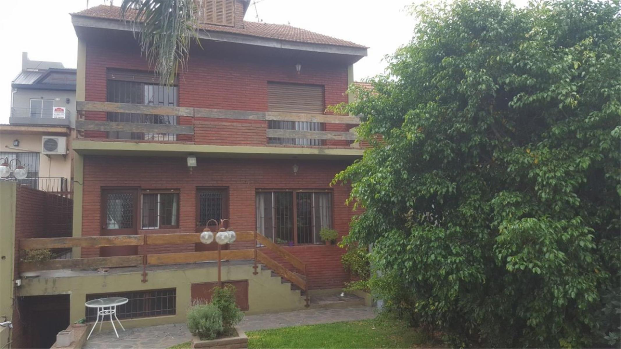 Barbaro Vende Excelente chalet en San Martin