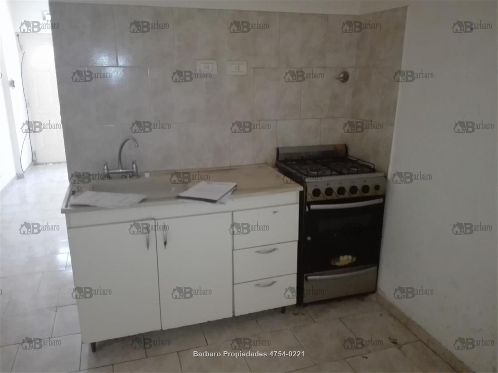 Barbaro Vende Departamento tipo casa en San Martin Centro
