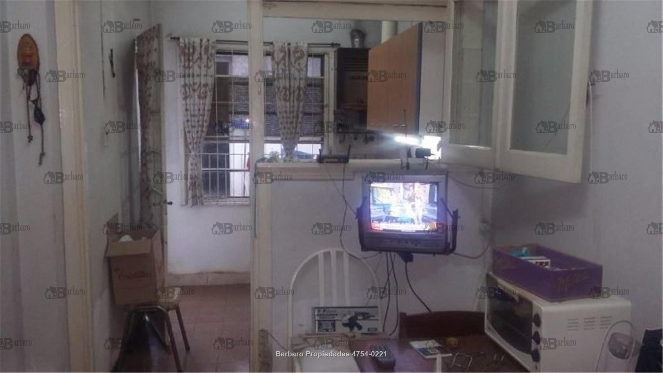 Barbaro Vende tipo casa al frente