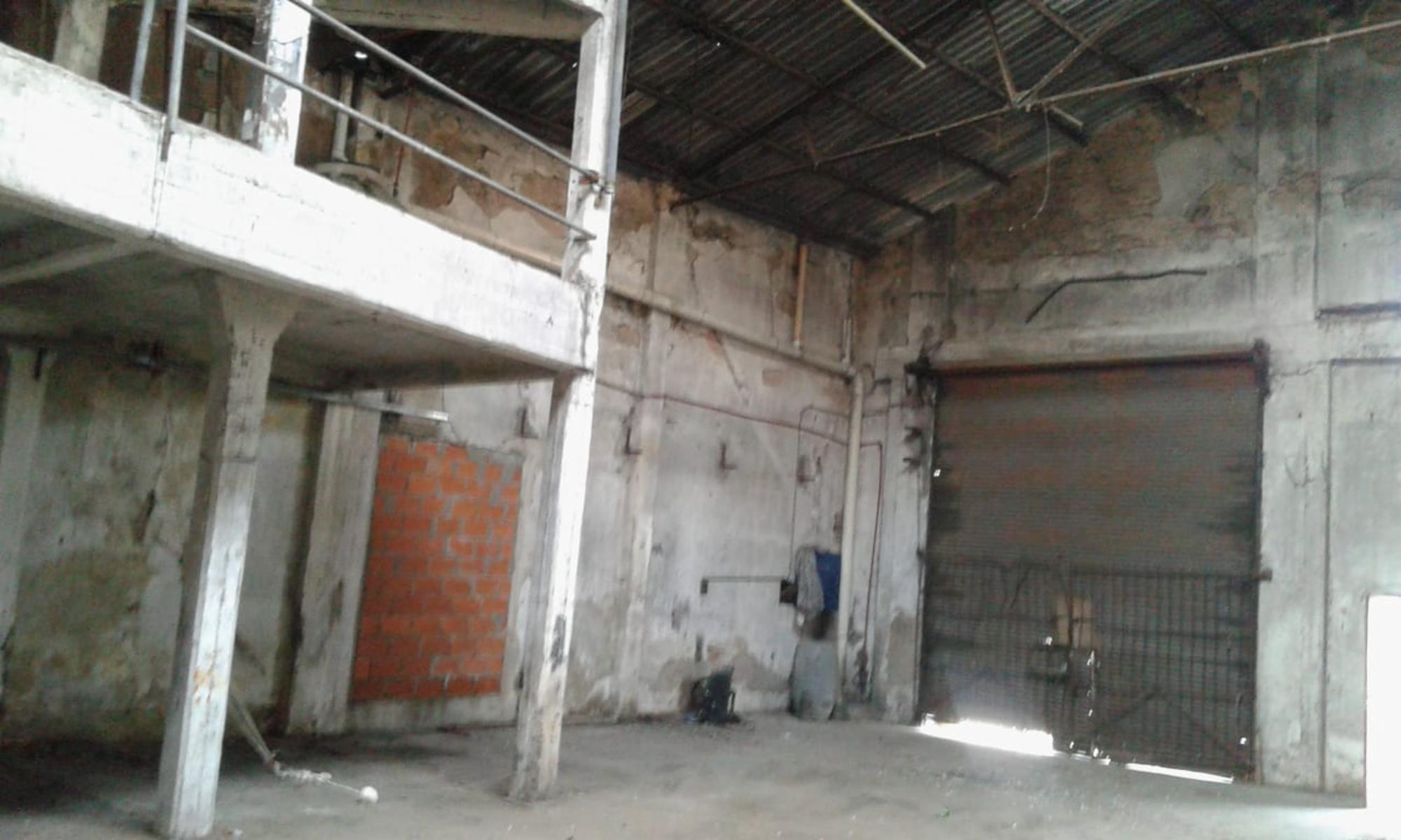 Barbaro Alquila 1000 m2 de Galpón en San Martin - 2